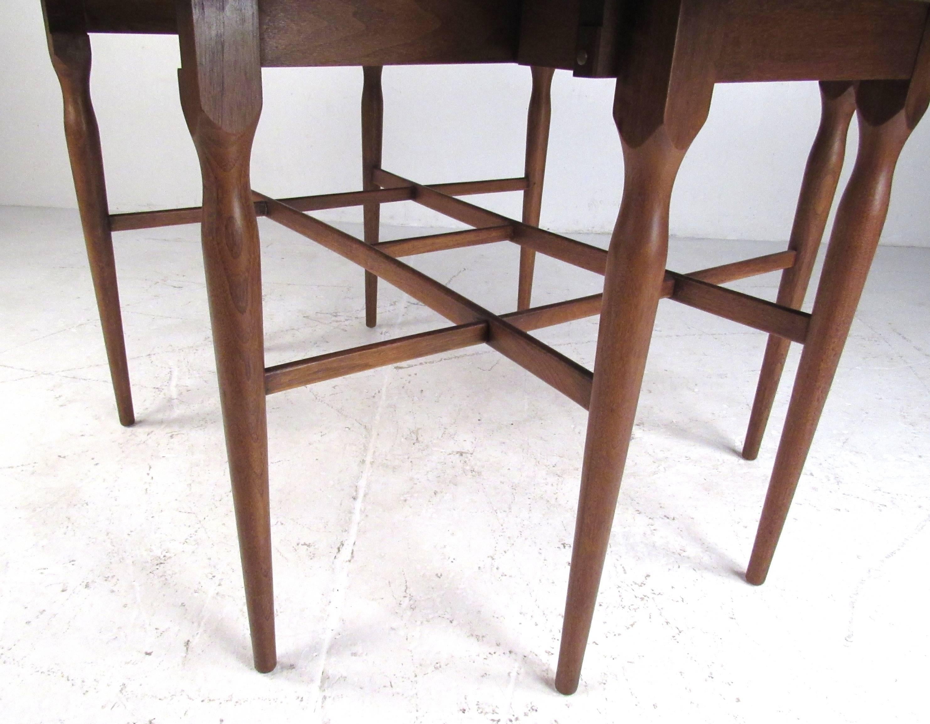 Esstisch mit Gateleg-Beinen im Heritage-Henredon-Stil (amerikanisch) im Angebot