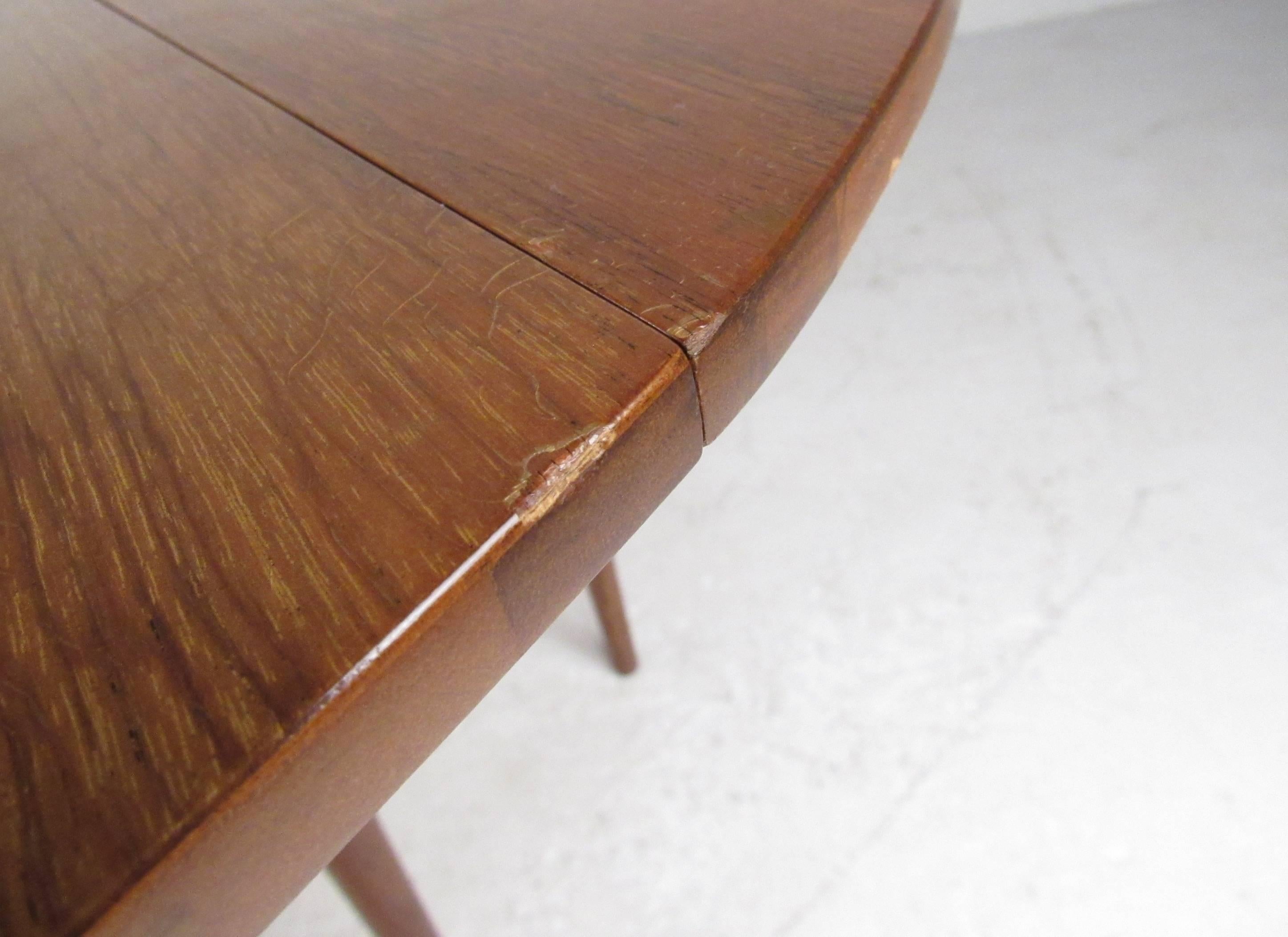 Vintage Heritage-Henredon Gateleg Dining Table In Good Condition For Sale In Brooklyn, NY