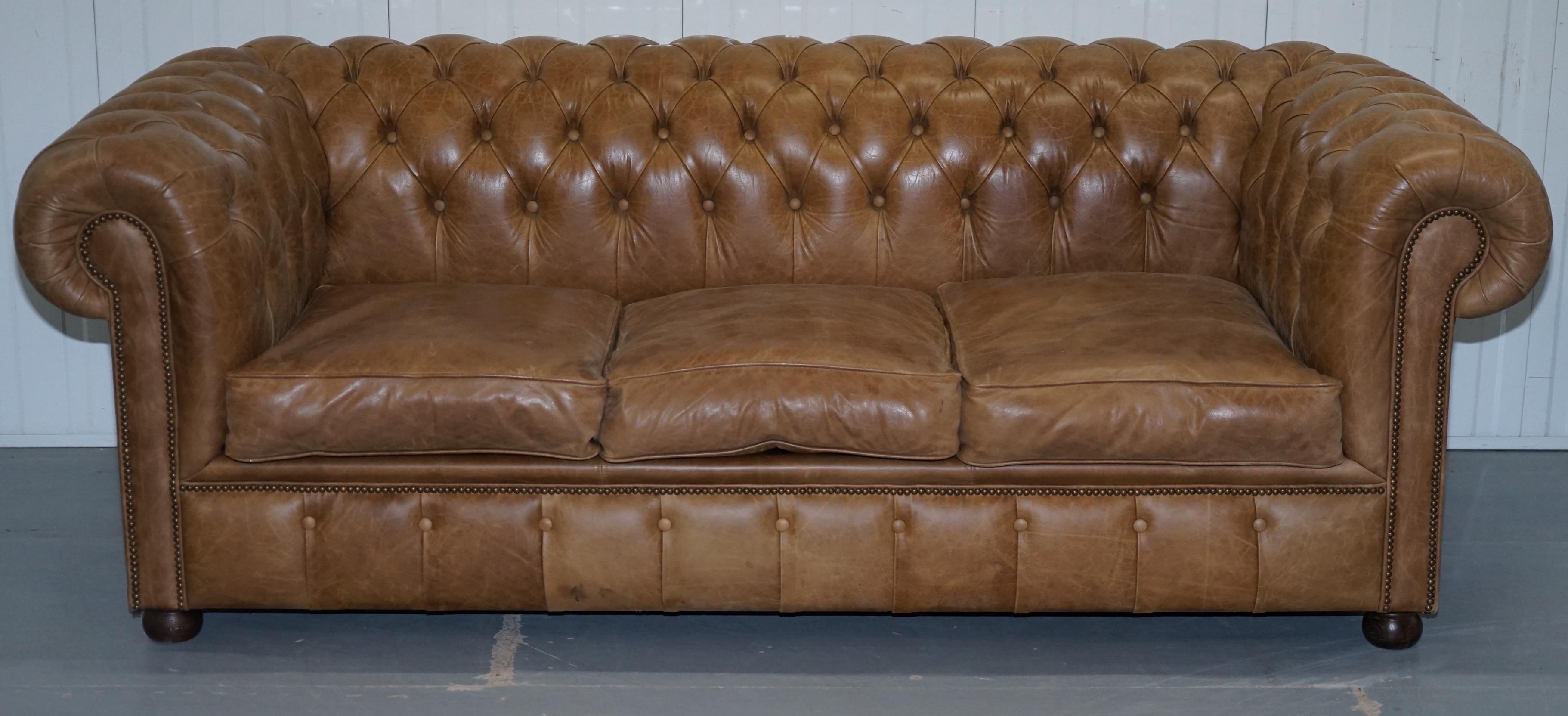 We are delighted to offer for sale this nice vintage Heritage aged brown leather Chesterfield sofabed in perfect condition

A very good looking and well-made sofabed. The bed has never been used, the normal sofabeds are only 118cm wide, this is
