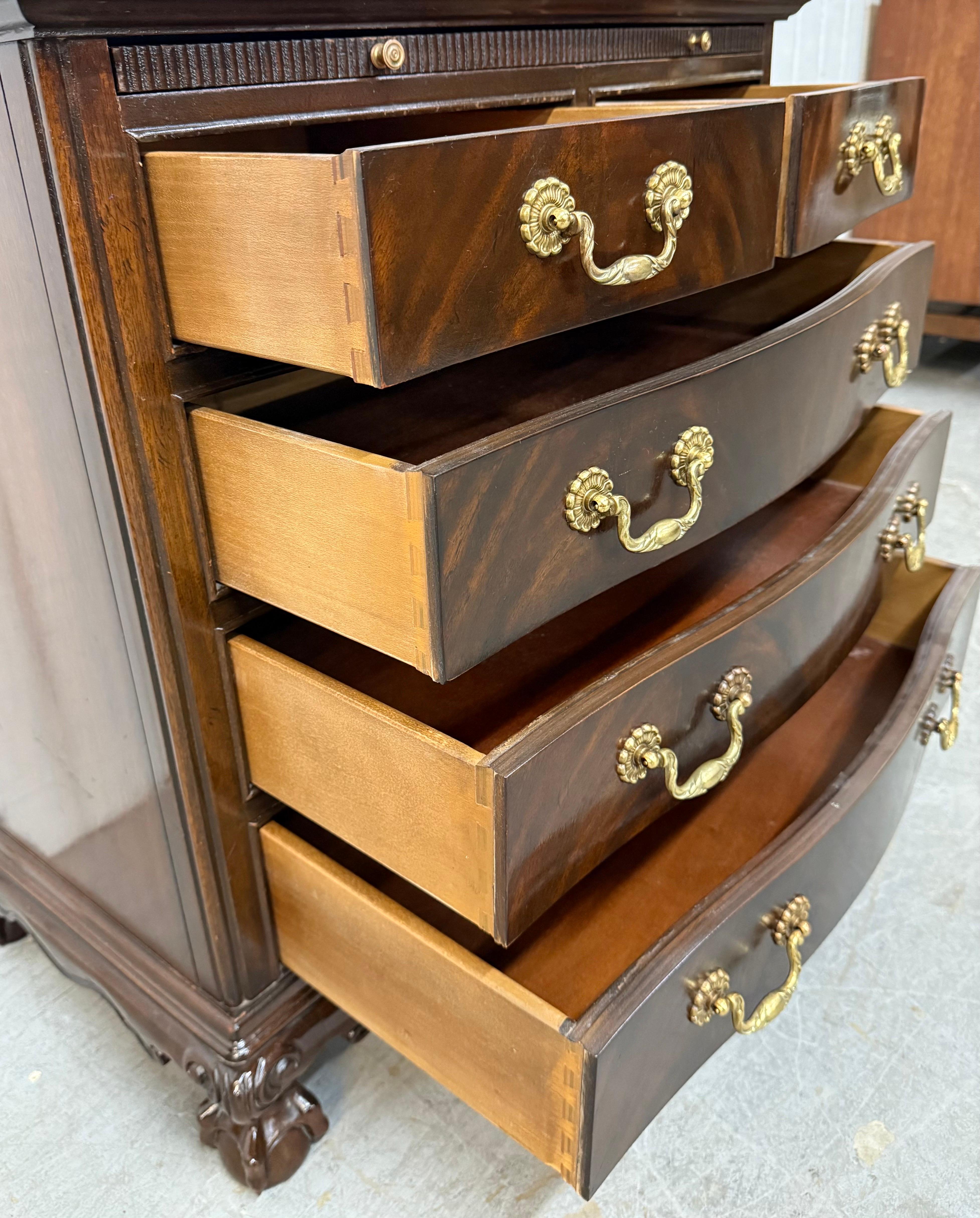 Tables de nuit vintage Heritage en acajou à pieds en griffe - Lot de 2 en vente 3