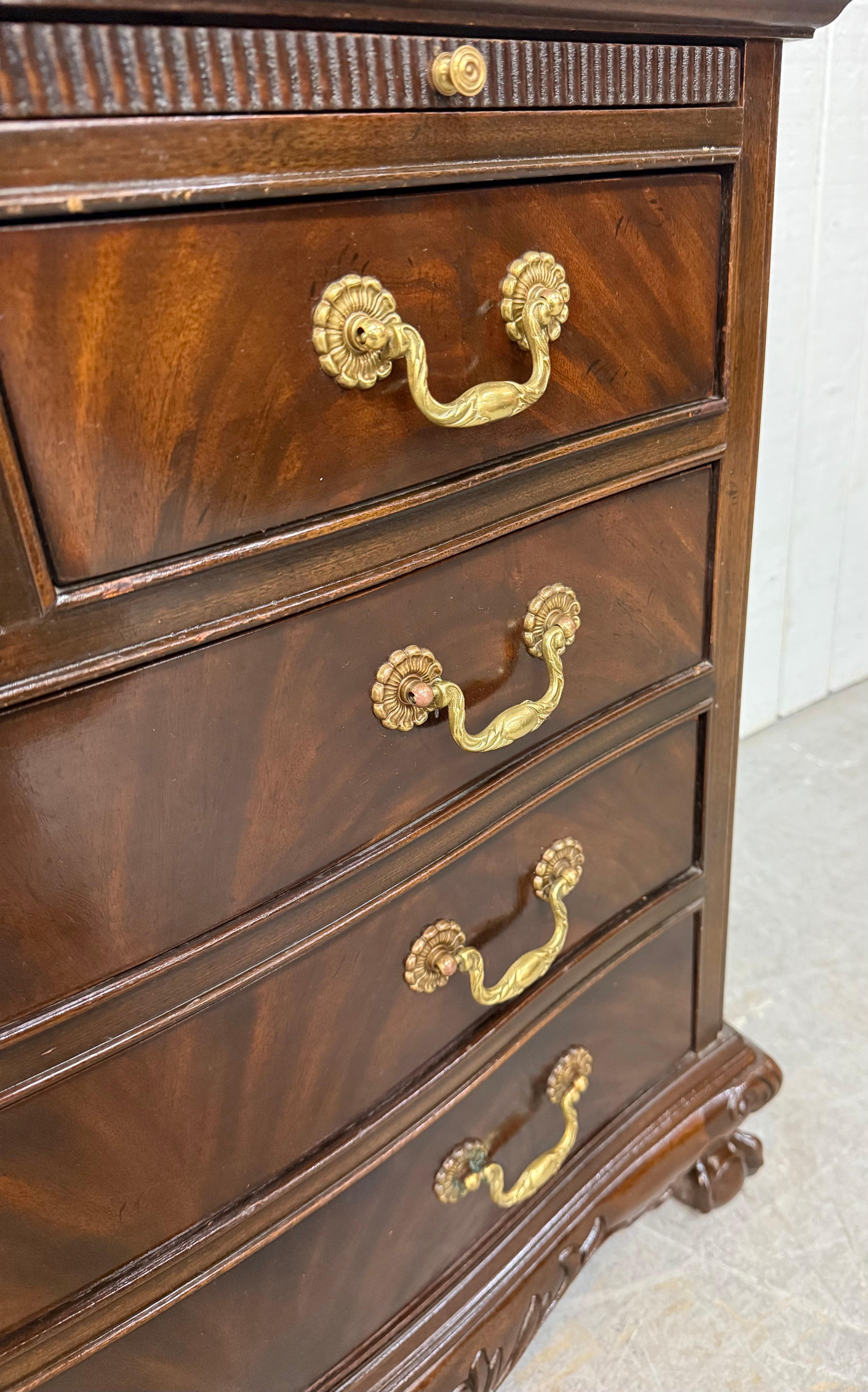 Tables de nuit vintage Heritage en acajou à pieds en griffe - Lot de 2 en vente 4