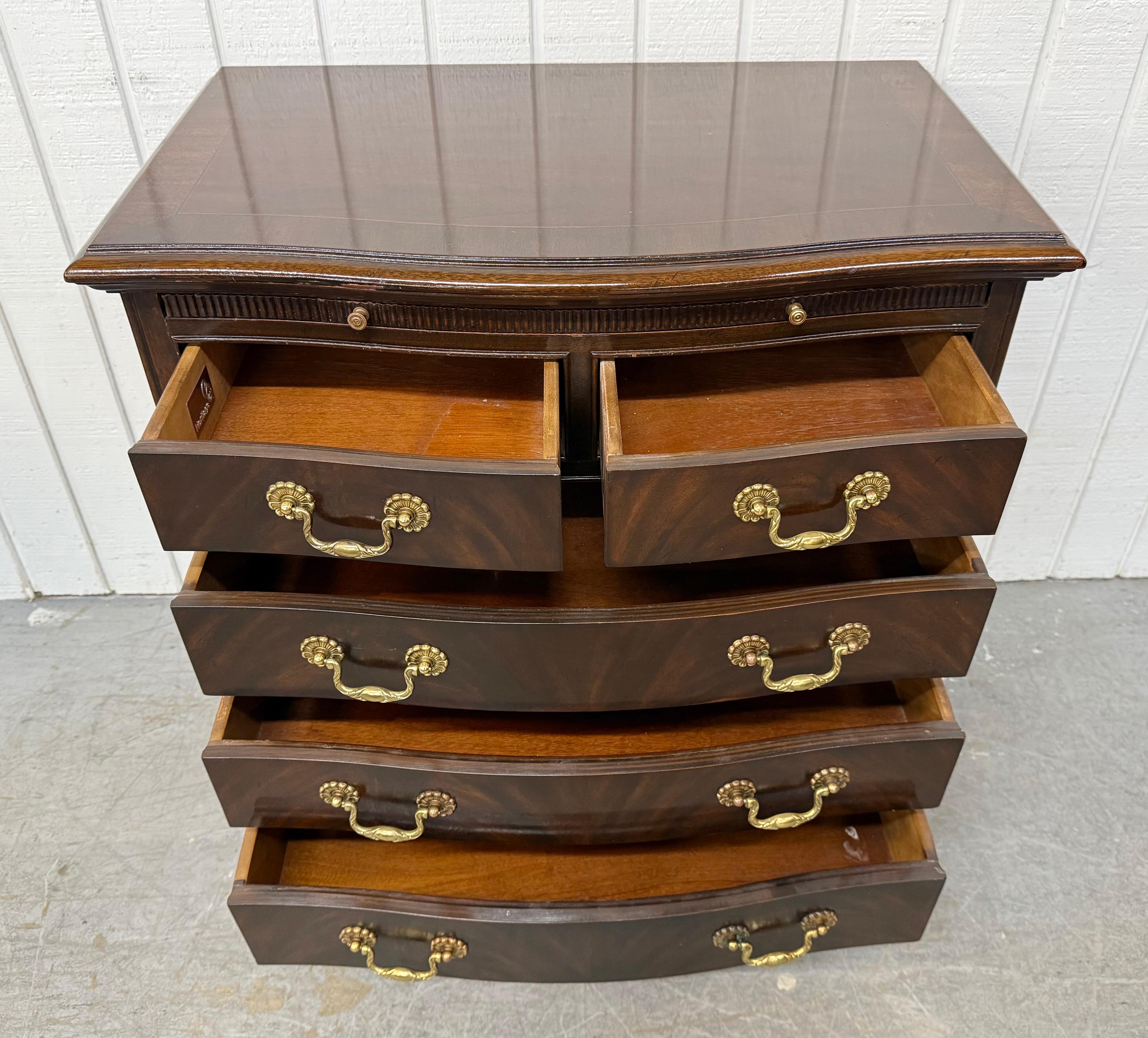 Tables de nuit vintage Heritage en acajou à pieds en griffe - Lot de 2 en vente 2