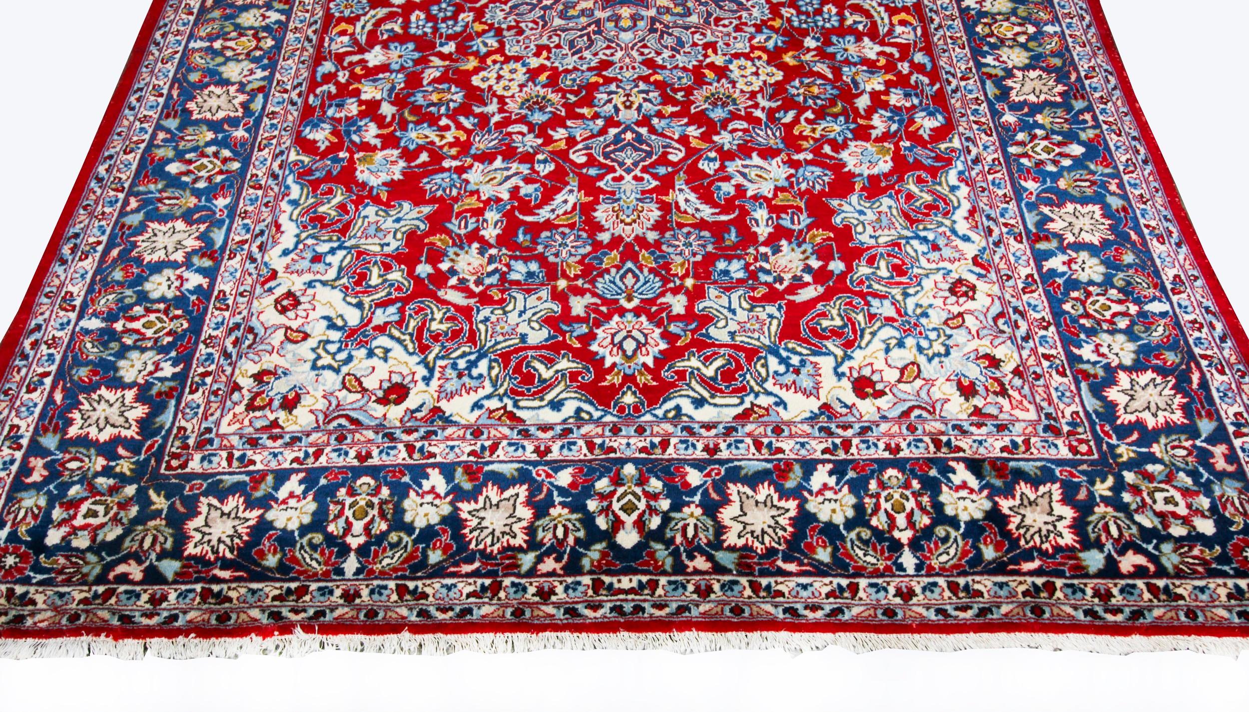 Dieser sehr elegante, hochwertige Vintage-Perserteppich von Heriz stammt aus dem frühen 20. Jahrhundert.

Dieser schöne Teppich wurde im Iran handgewebt und hat einen Flor aus 100% Wolle auf einem Baumwollgrund. Es ist in rotbraunen und saphirblauen