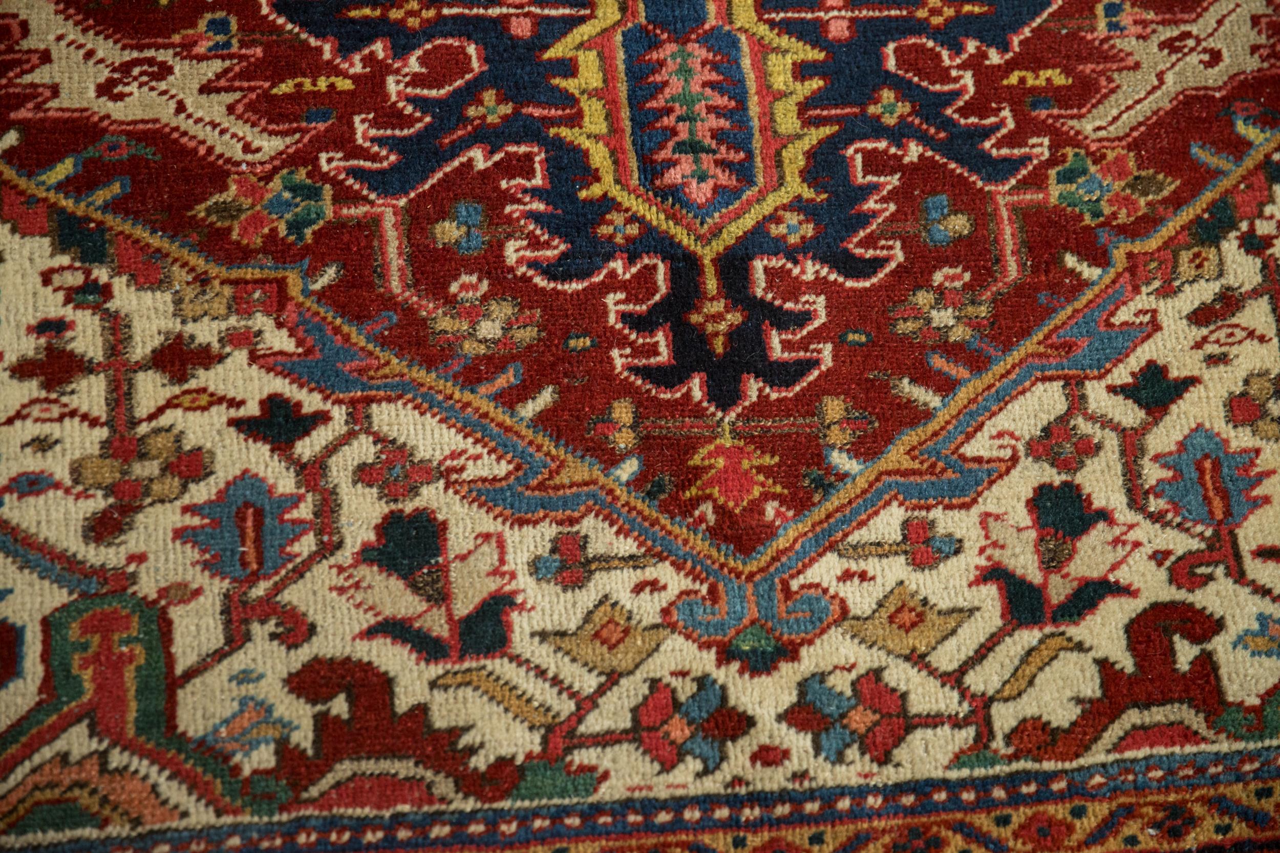 Vintage-Teppich in Heriz im Zustand „Gut“ im Angebot in Katonah, NY
