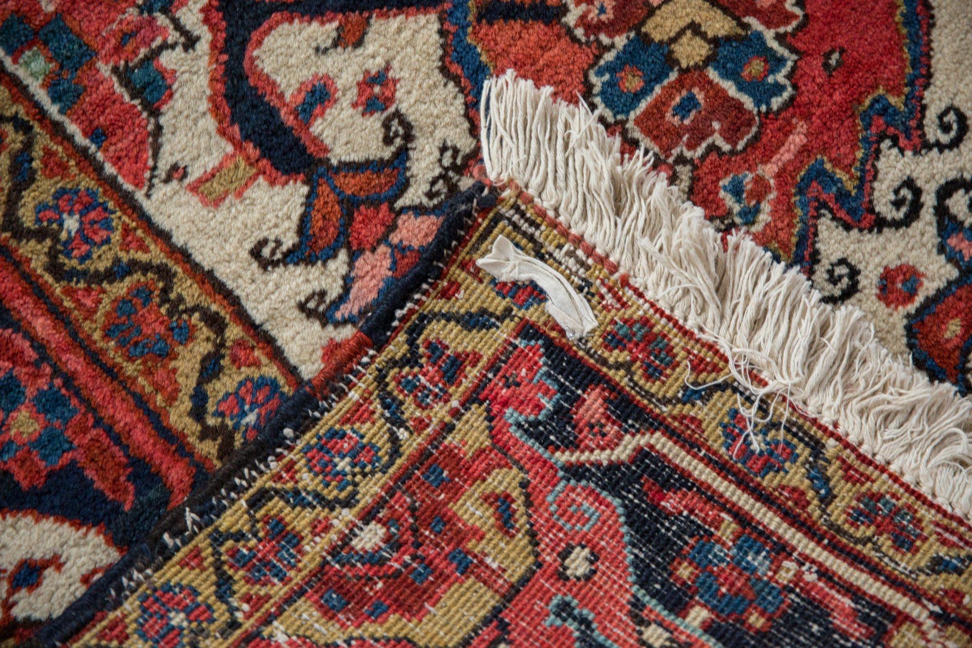 Vintage-Teppich in Heriz im Angebot 1