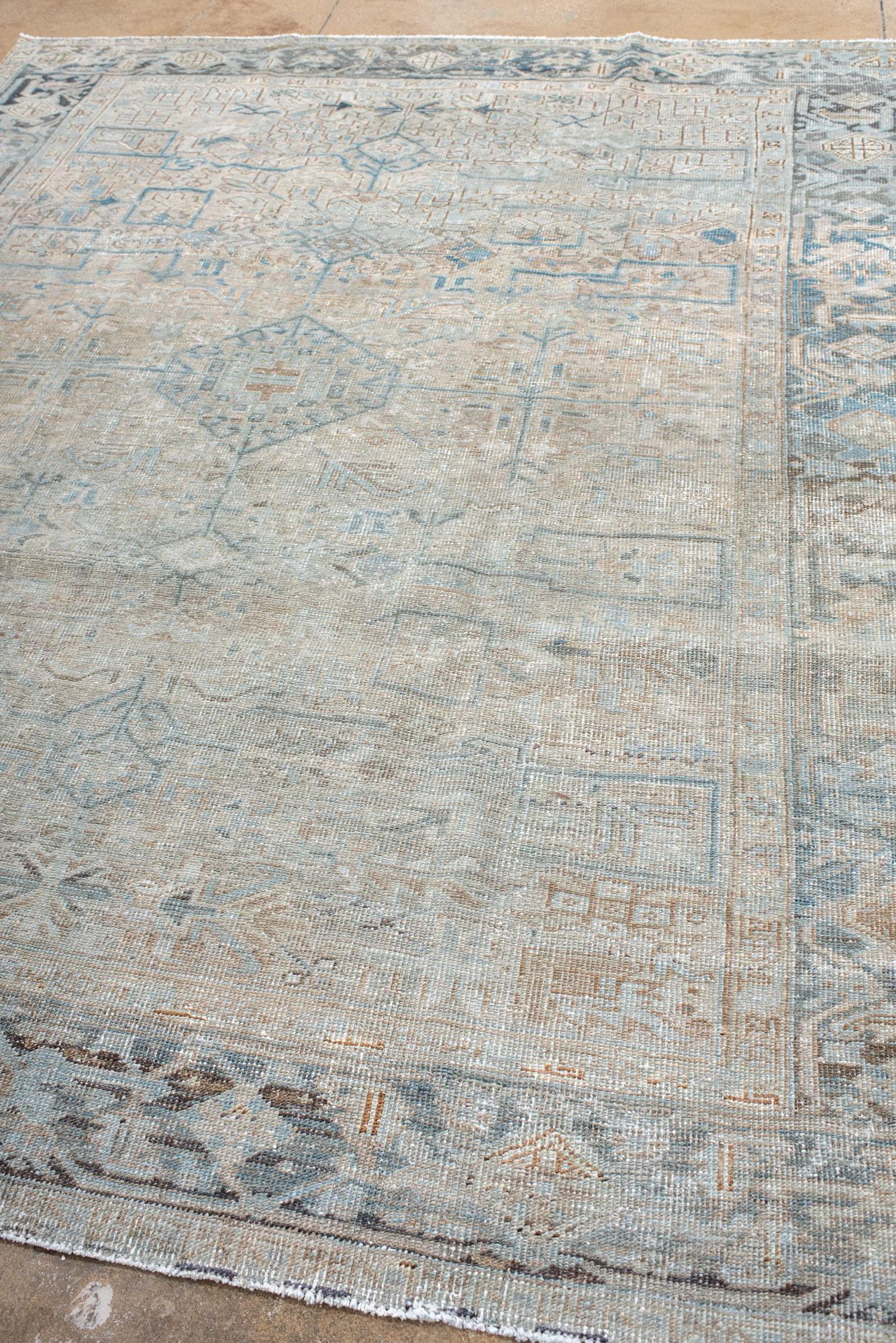 Persiano Tappeto Heriz vintage con medaglione in ardesia in vendita