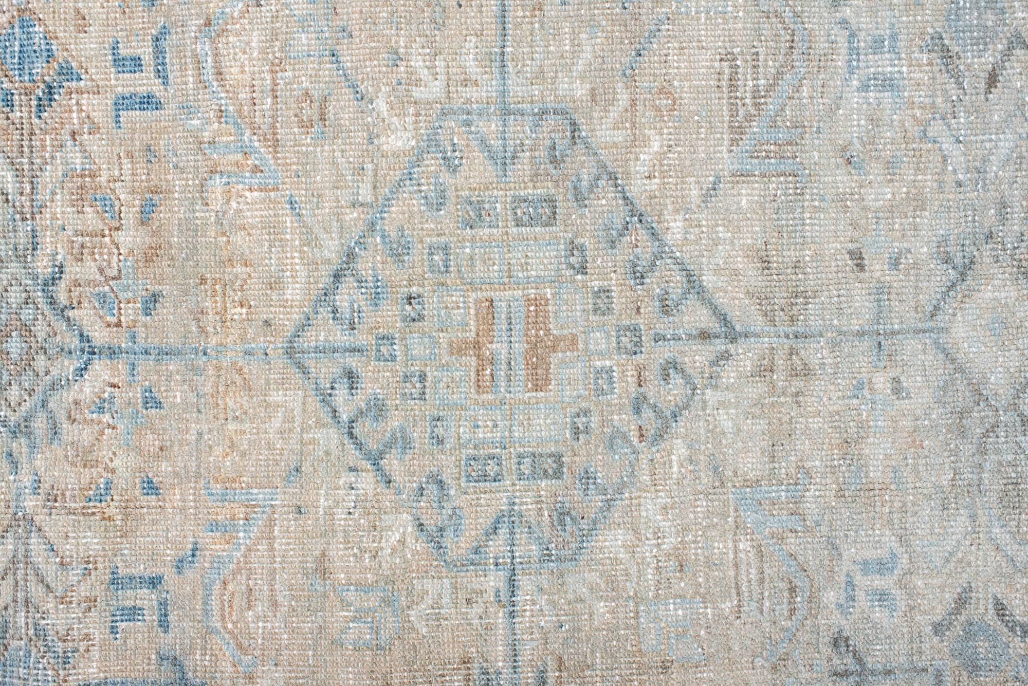 Annodato a mano Tappeto Heriz vintage con medaglione in ardesia in vendita