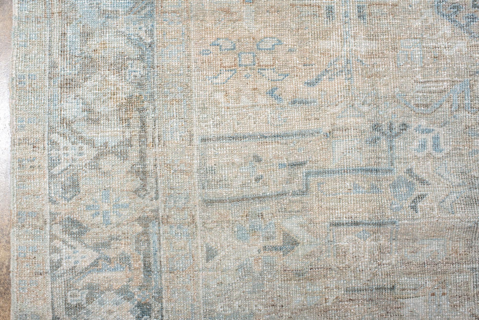 Tappeto Heriz vintage con medaglione in ardesia In condizioni buone in vendita a New York, NY