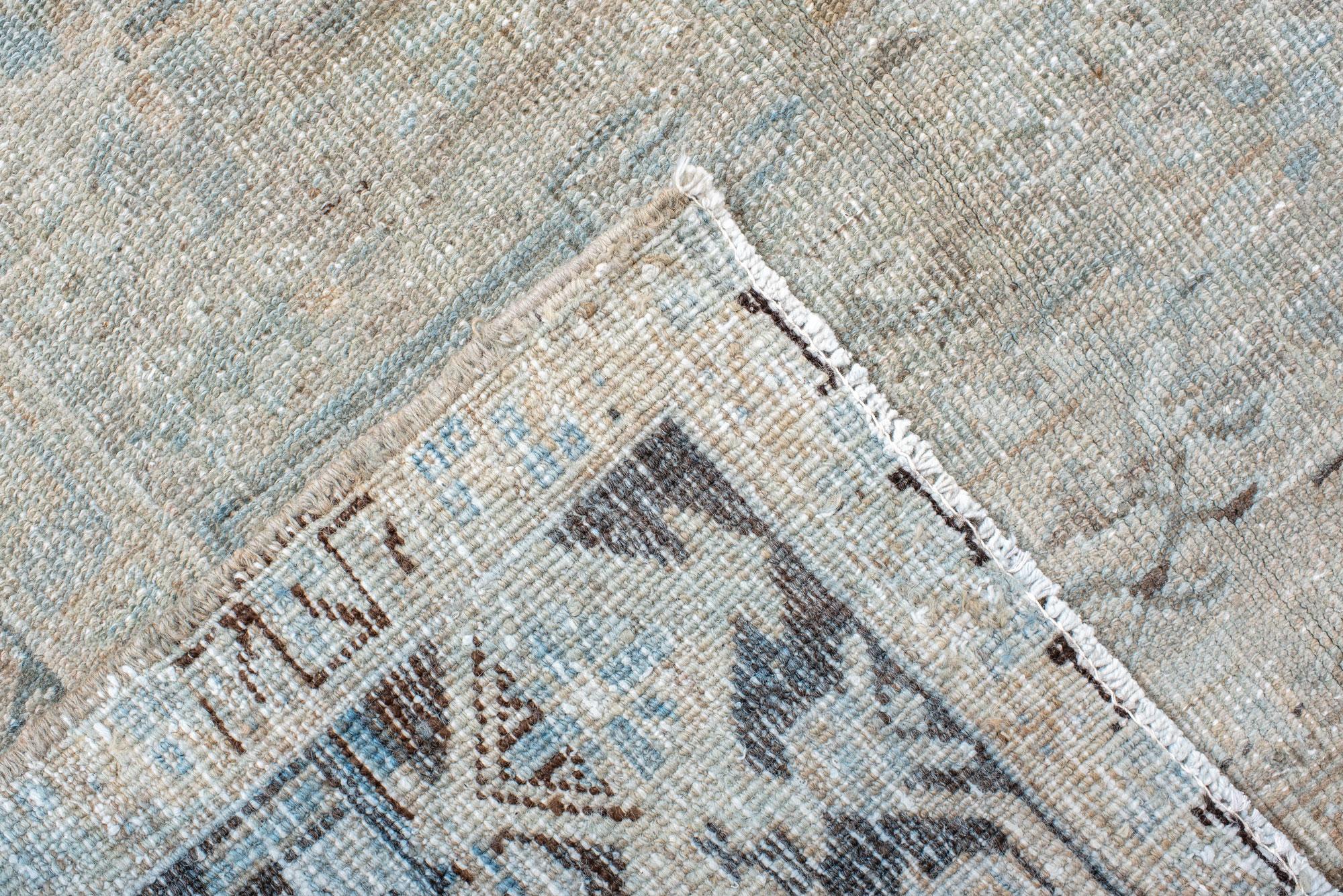 XX secolo Tappeto Heriz vintage con medaglione in ardesia in vendita