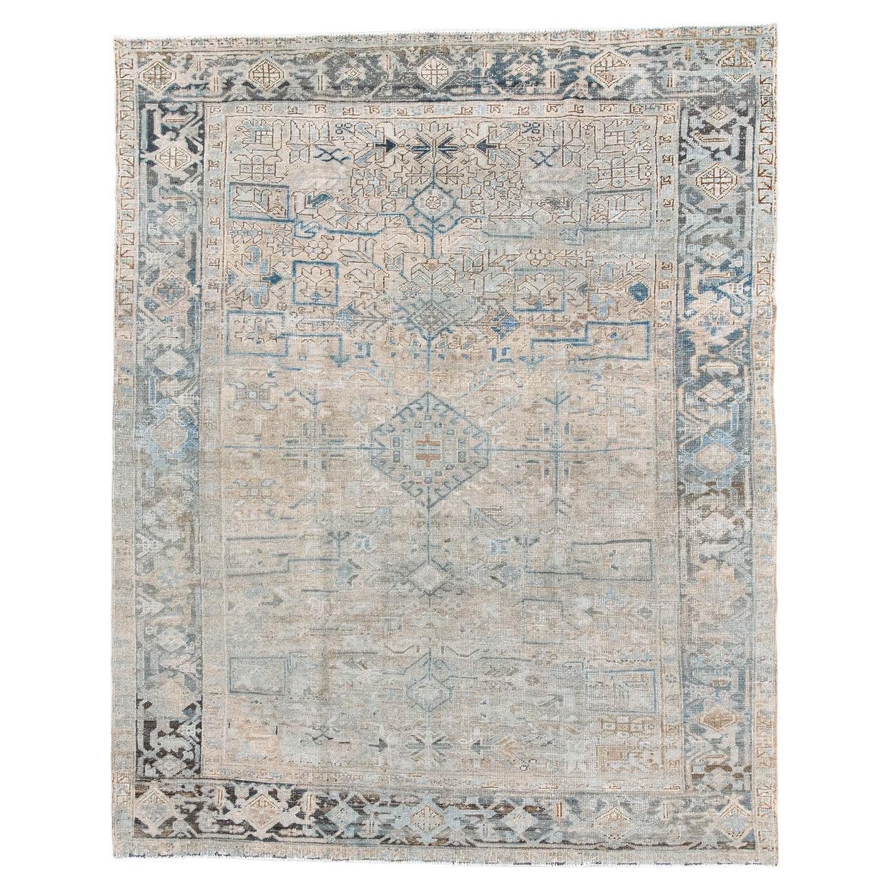 Tappeto Heriz vintage con medaglione in ardesia in vendita