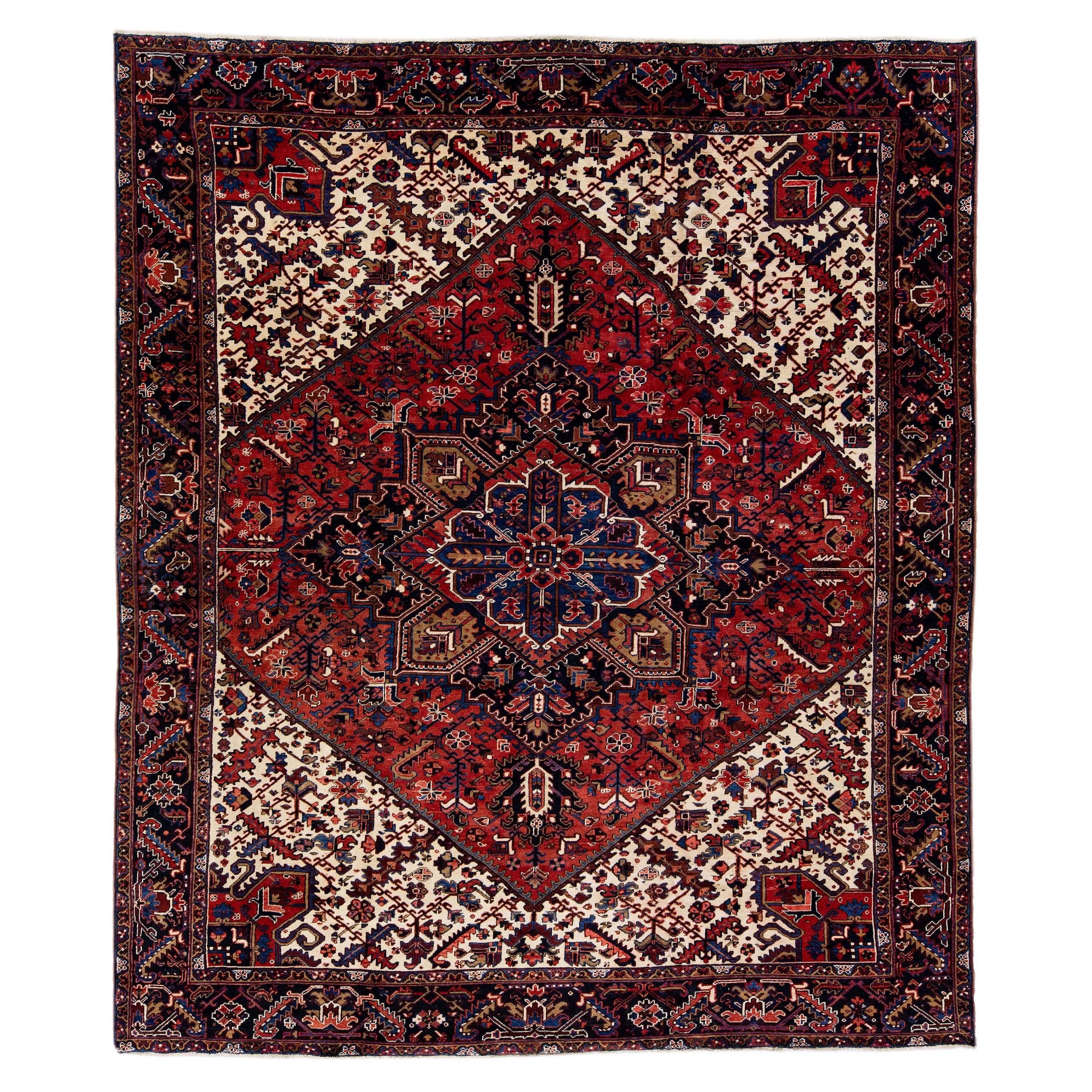Handgefertigter roter Wollteppich mit Medaillon-Motiv von Heriz