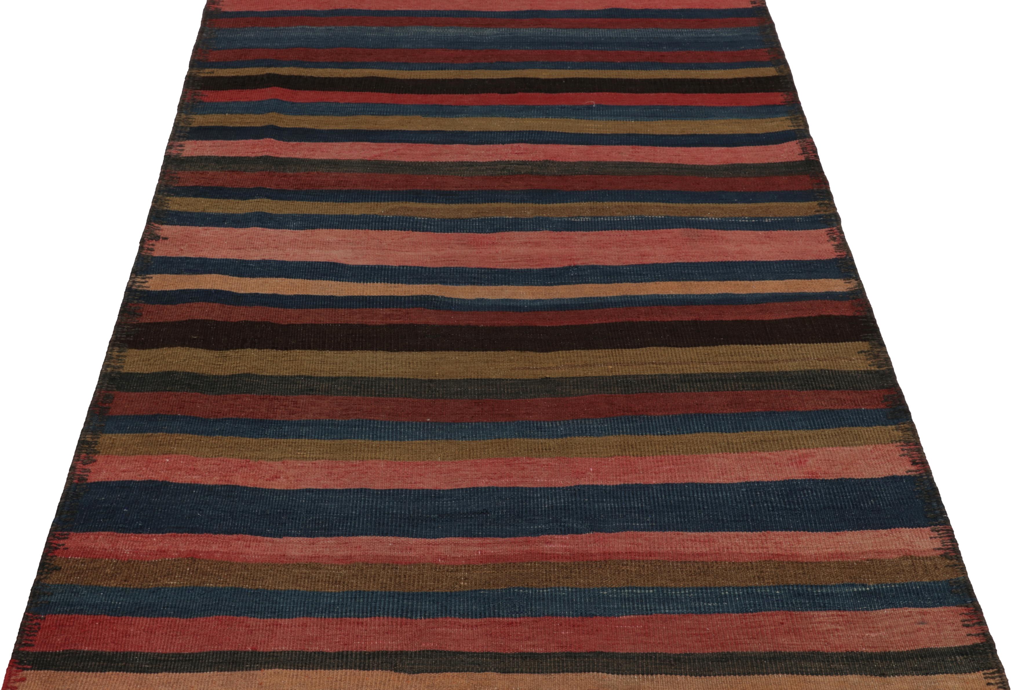 Vintage Heriz Persian Kilim in Pink and Blue Geometric Stripes - Rug & Kilim im Zustand „Gut“ im Angebot in Long Island City, NY
