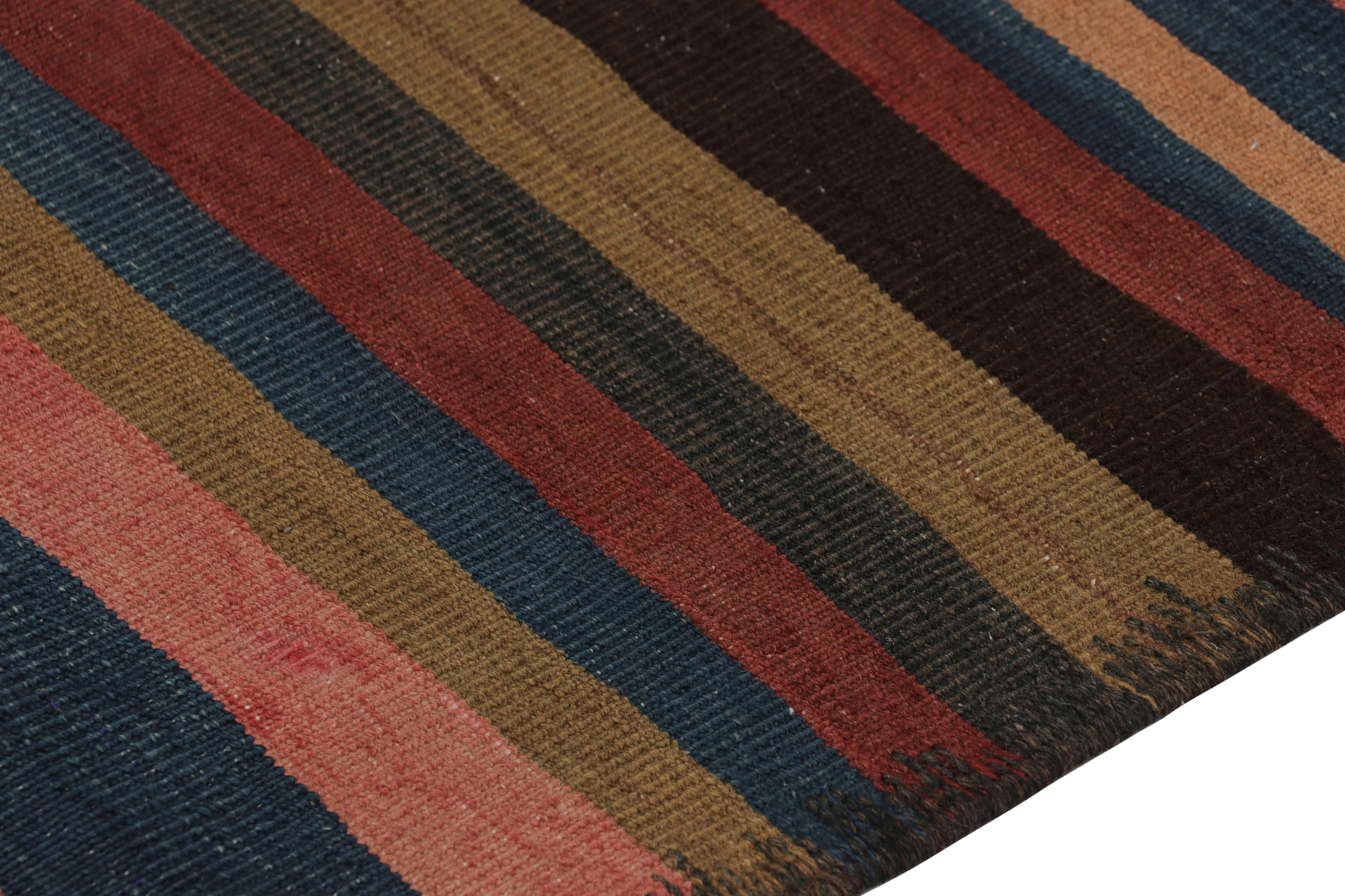 Vintage Heriz Persian Kilim in Pink and Blue Geometric Stripes - Rug & Kilim (Mitte des 20. Jahrhunderts) im Angebot