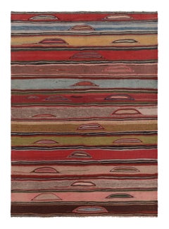 Vintage Heriz Kilim persiano a strisce geometriche rosa e colorate - Rug & Kilim