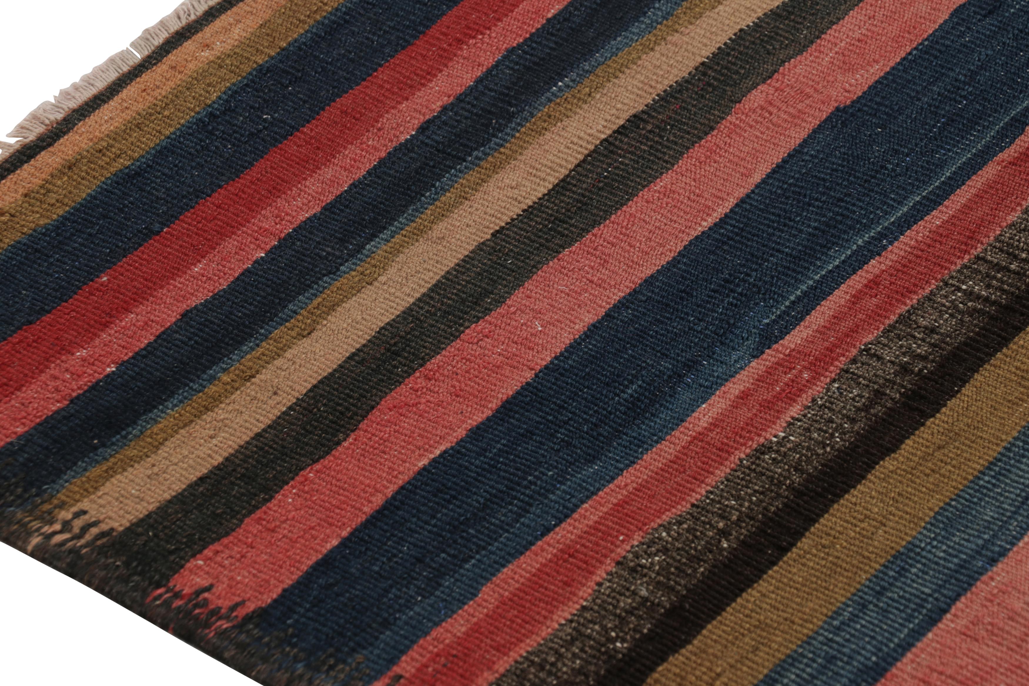Vintage Heriz Kilim persiano a strisce geometriche rosa e verdi - Rug & Kilim In condizioni buone in vendita a Long Island City, NY