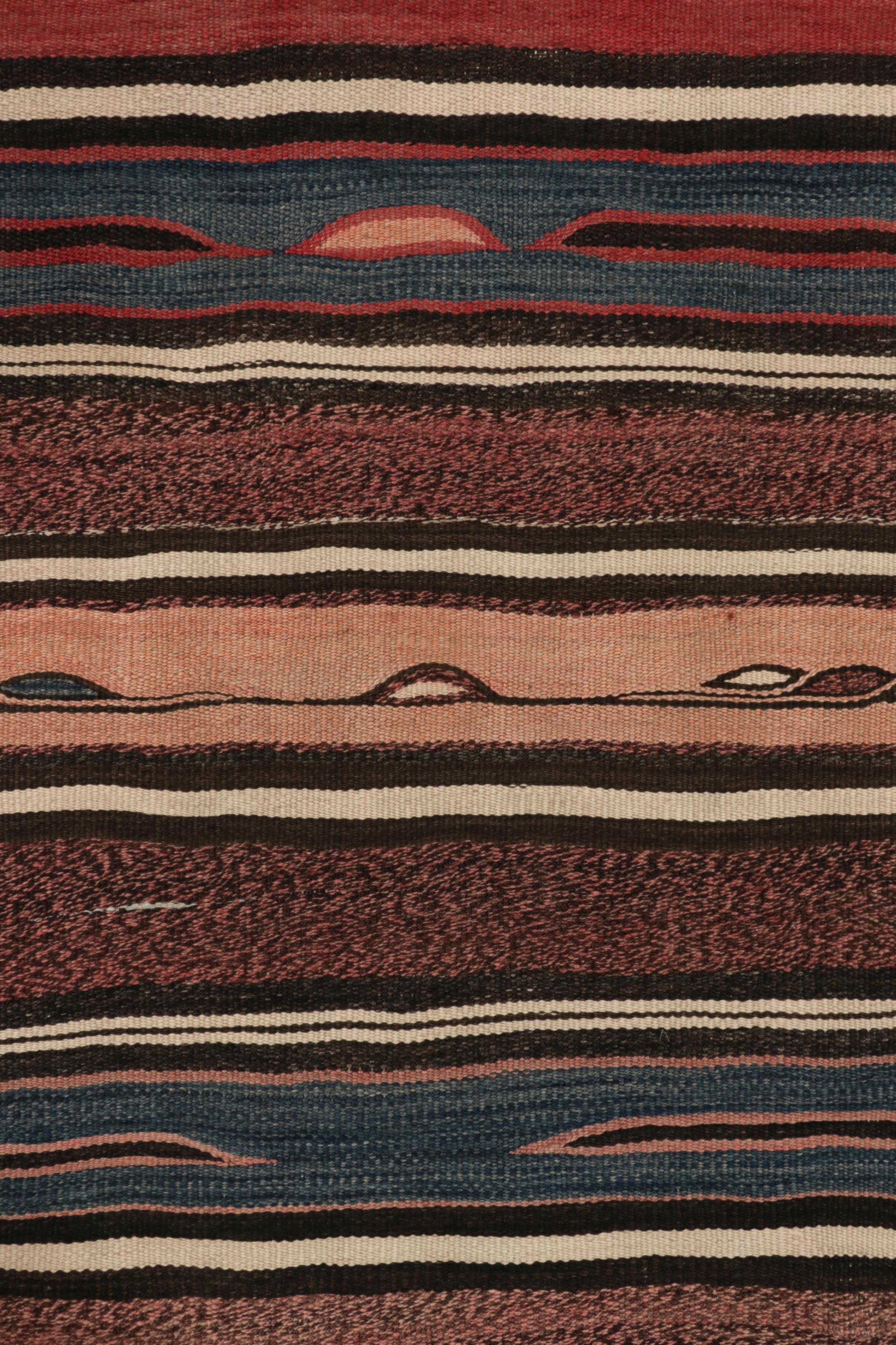 Kilim persa vintage Heriz de rayas geométricas rojas y marrones - Rug & Kilim Persa en venta