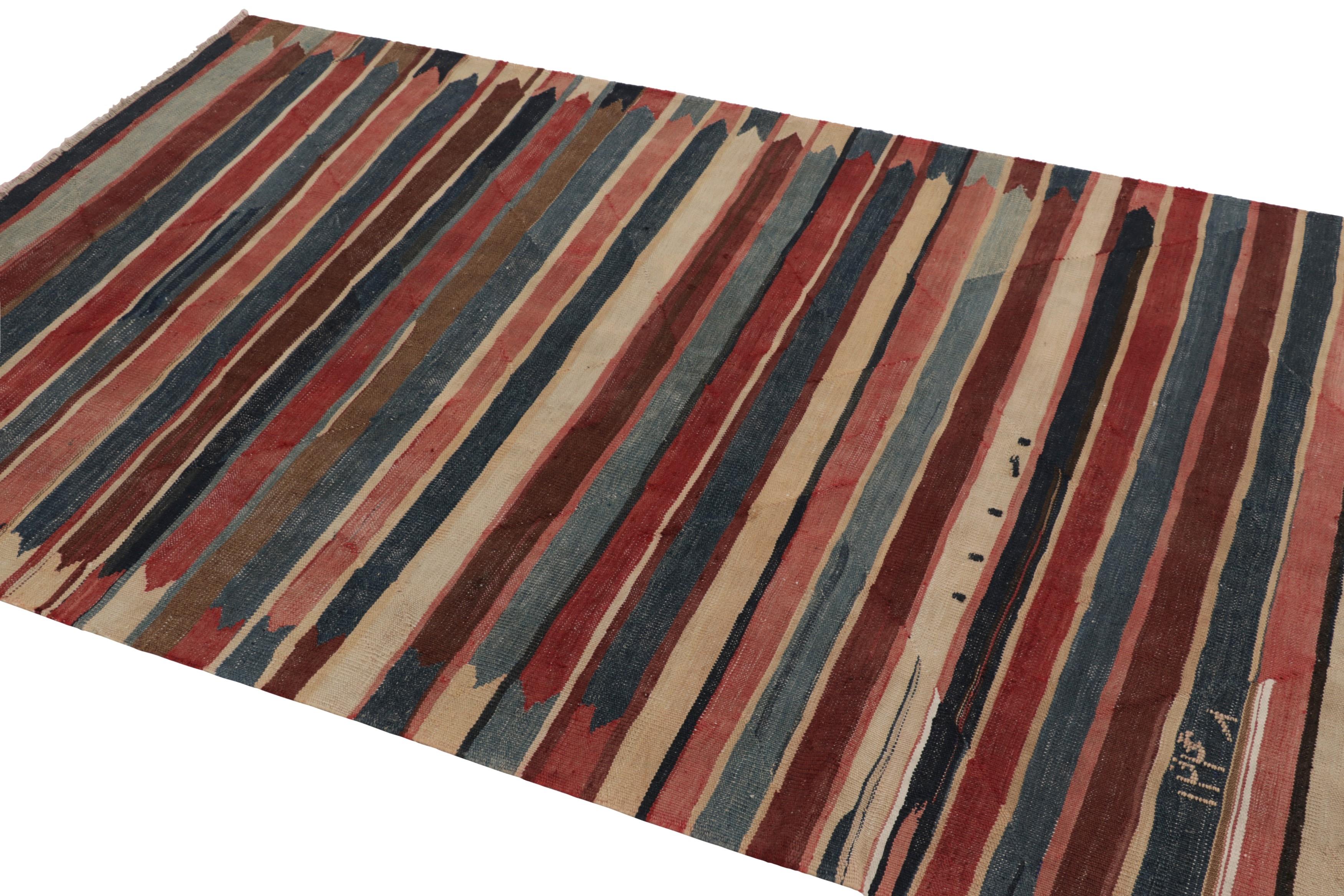 Tessuto a mano Vintage Heriz Kilim persiano a strisce geometriche rosse e marroni - Rug & Kilim in vendita