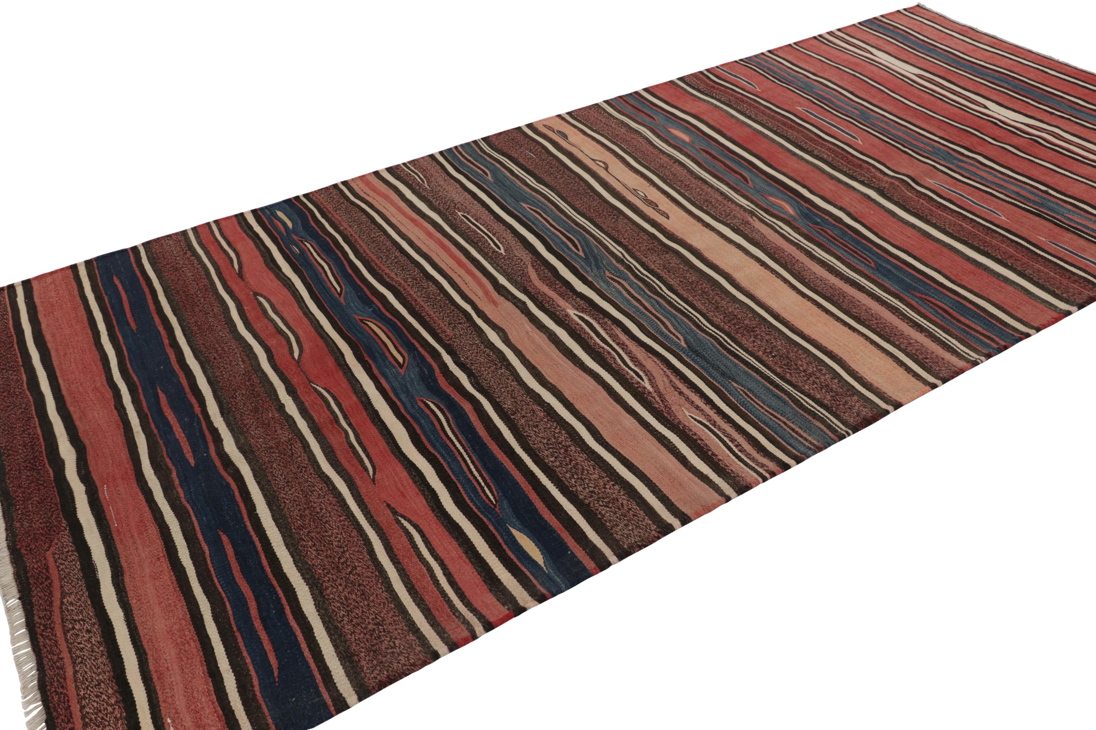 Kilim persa vintage Heriz de rayas geométricas rojas y marrones - Rug & Kilim en Bueno estado para la venta en Long Island City, NY
