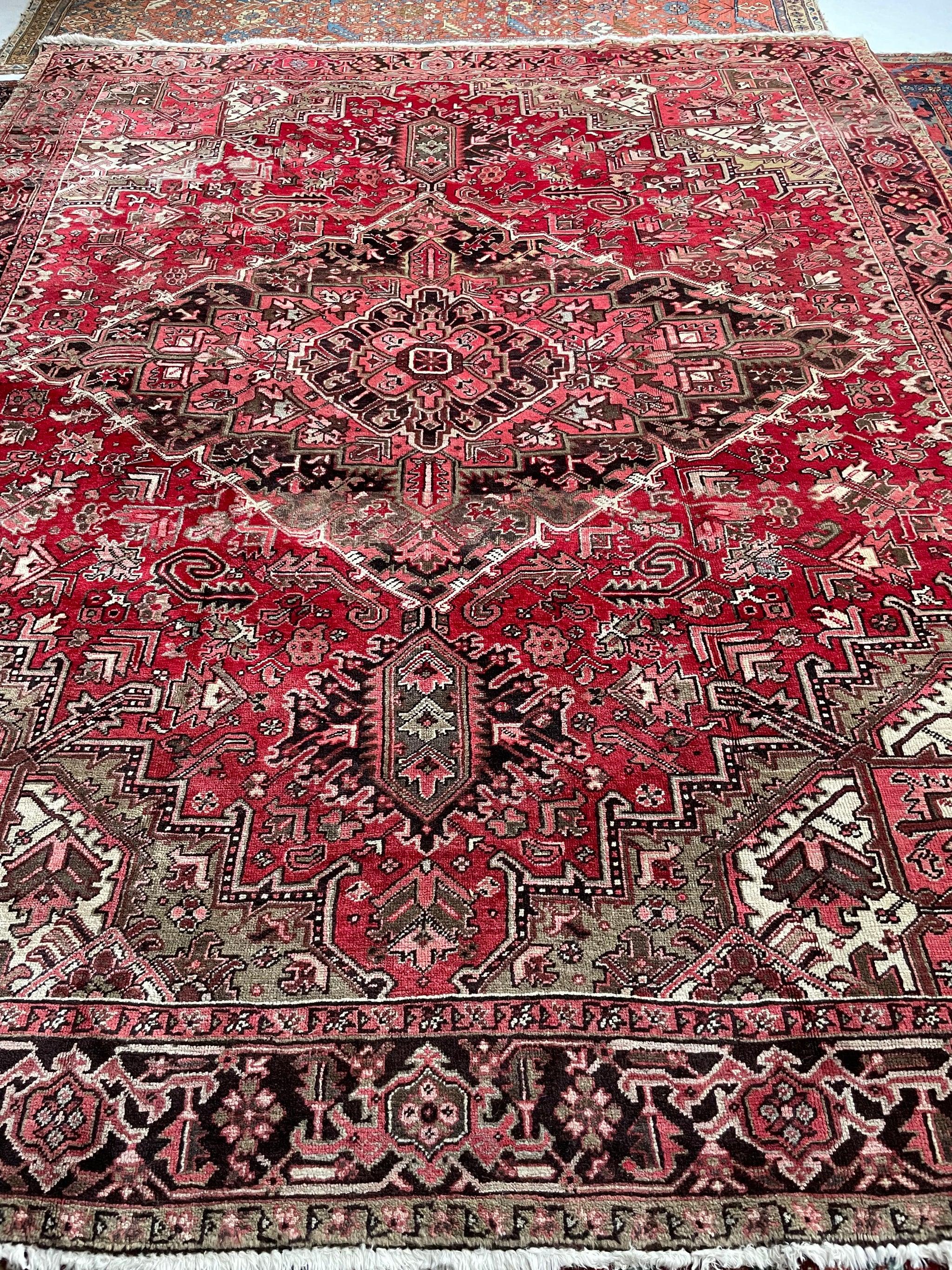 Tapis Vintage Heriz Plush Soft Wool, c. 1940-50's Bon état - En vente à Milwaukee, WI