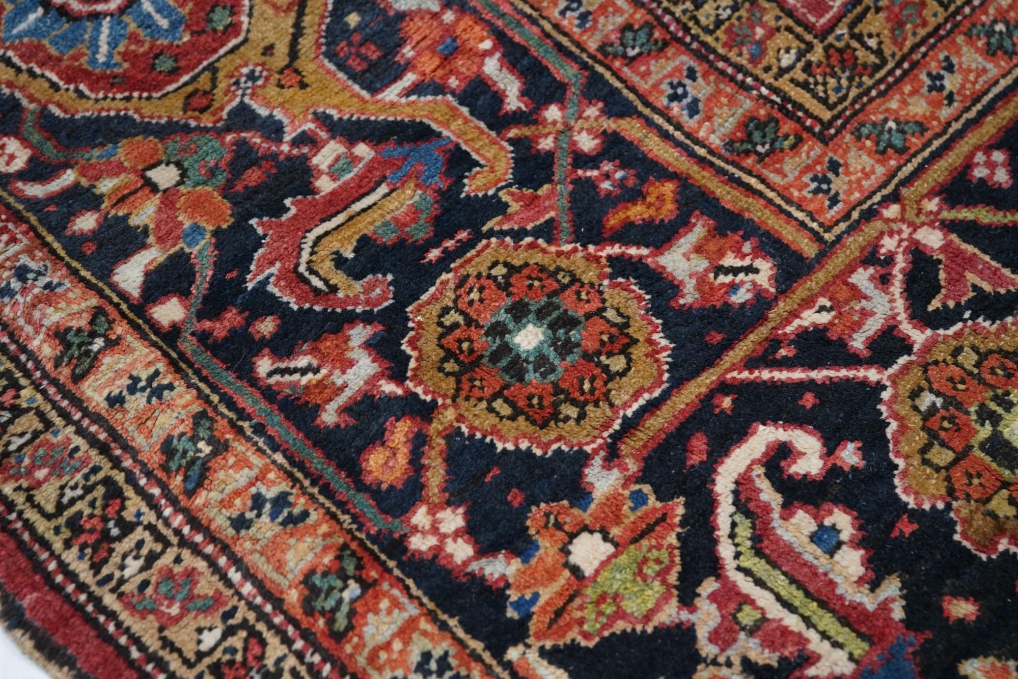 Vintage Heriz Rug 11'4'' x 14'9'' In Good Condition For Sale In New York, NY