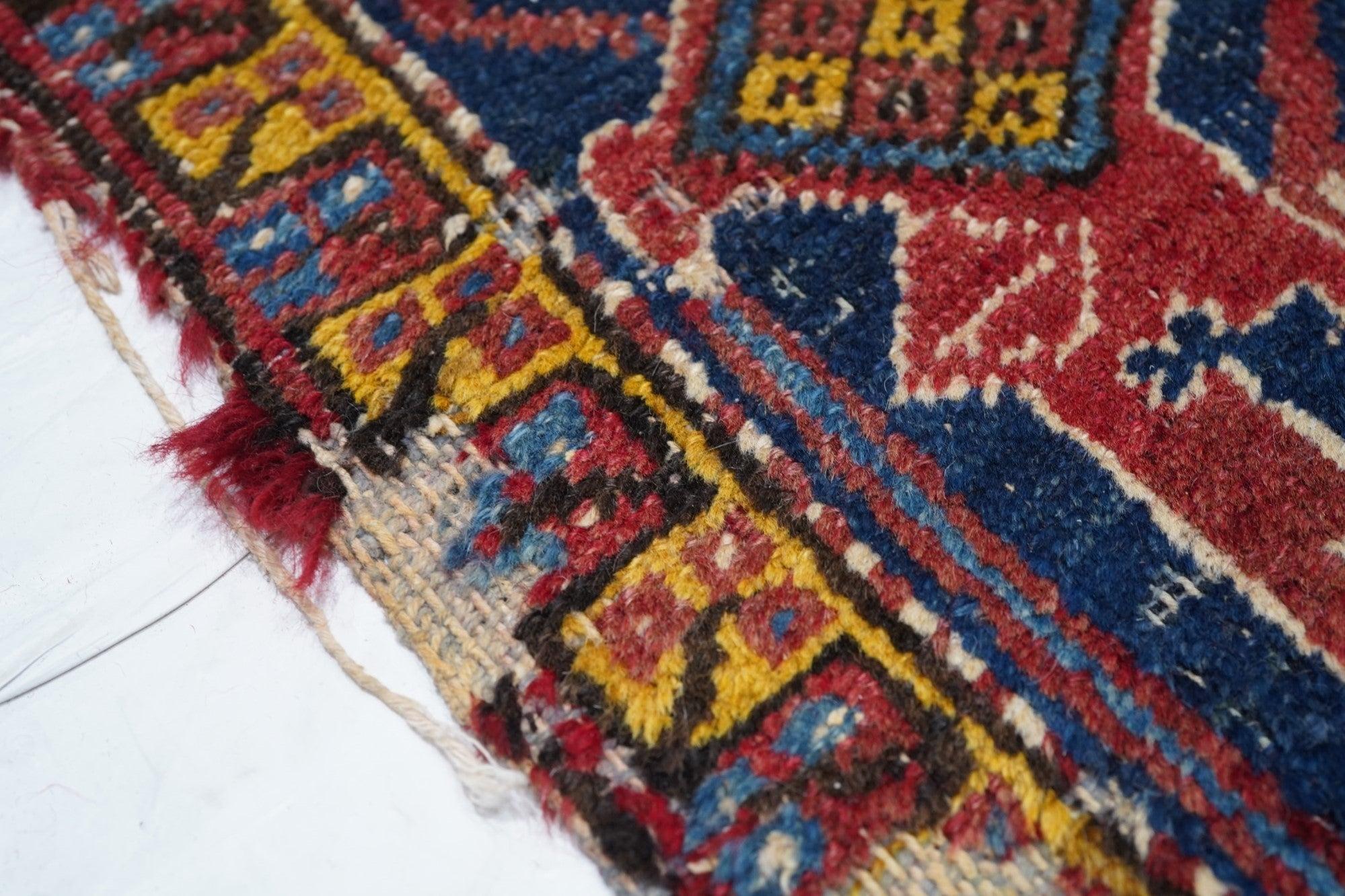 Vintage Heriz Rug 6'11'' x 7'6'' In Good Condition For Sale In New York, NY
