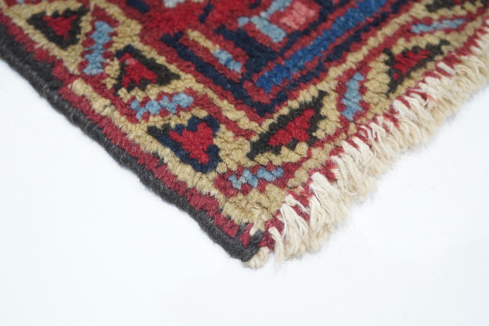 Vintage Heriz Rug 6'5'' x 8'3'' In Good Condition For Sale In New York, NY