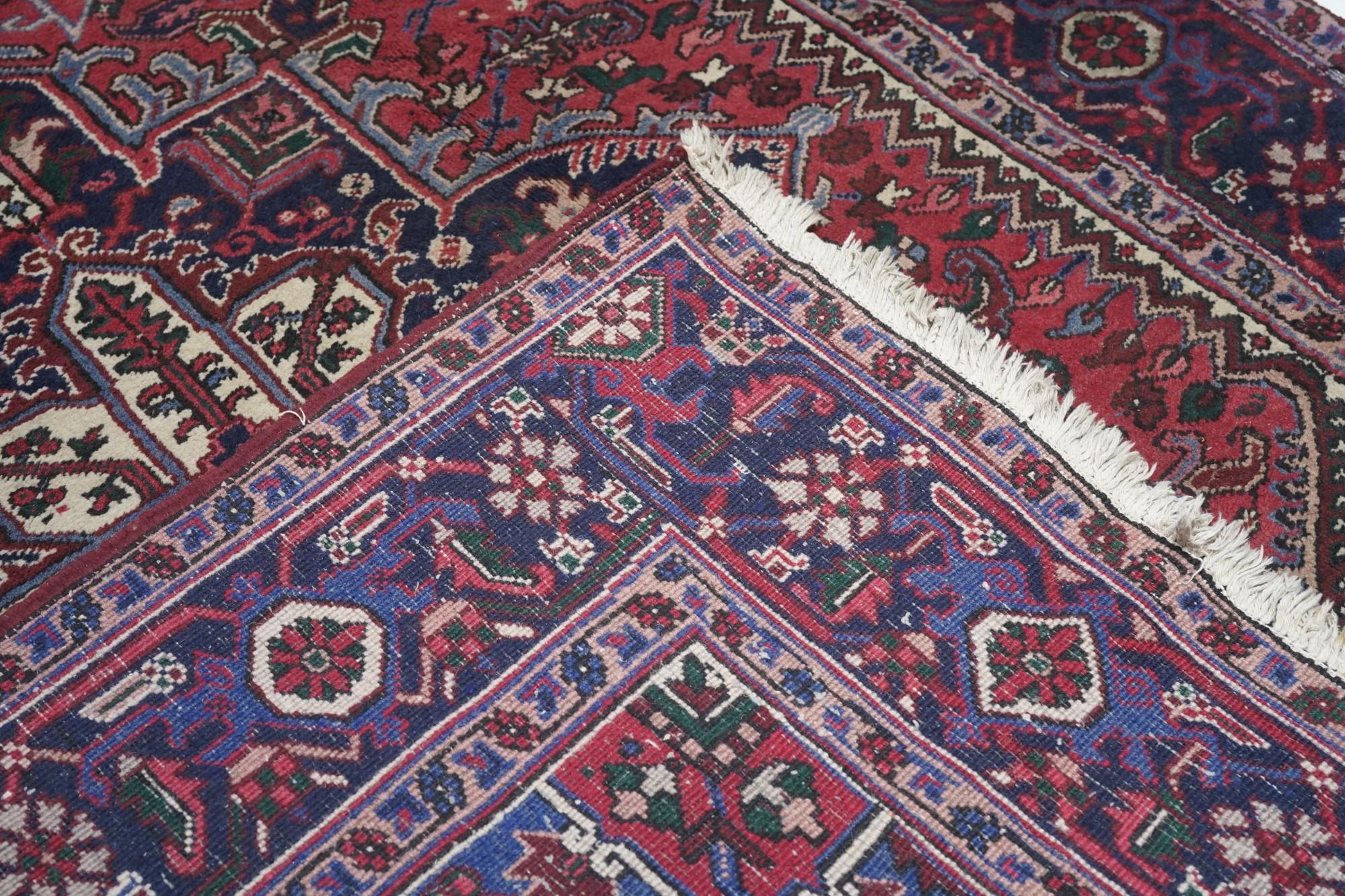 Vintage Heriz Rug 6'7'' x 9'8'' For Sale 4