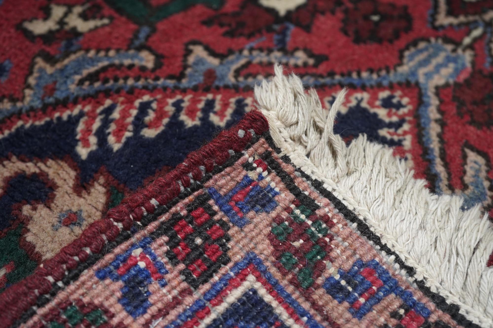 Vintage Heriz Rug 6'7'' x 9'8'' For Sale 3