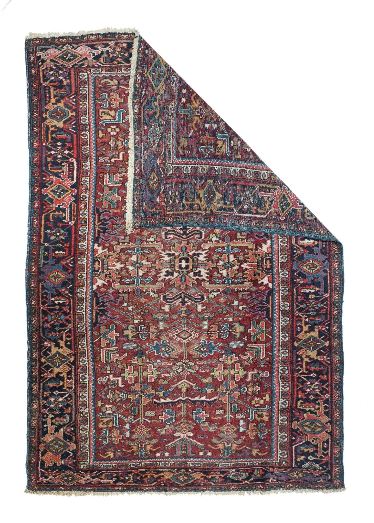 Tappeto Vintage Heriz 7'3'' x 10'9''. I numerosi tappeti del famoso distretto di tessitura persiano del nord-ovest, dai piccoli sparsi ai tappeti giganti e ad alcune passatoie, in motivi semi-geometrici a medaglione, centralizzati e rigorosamente
