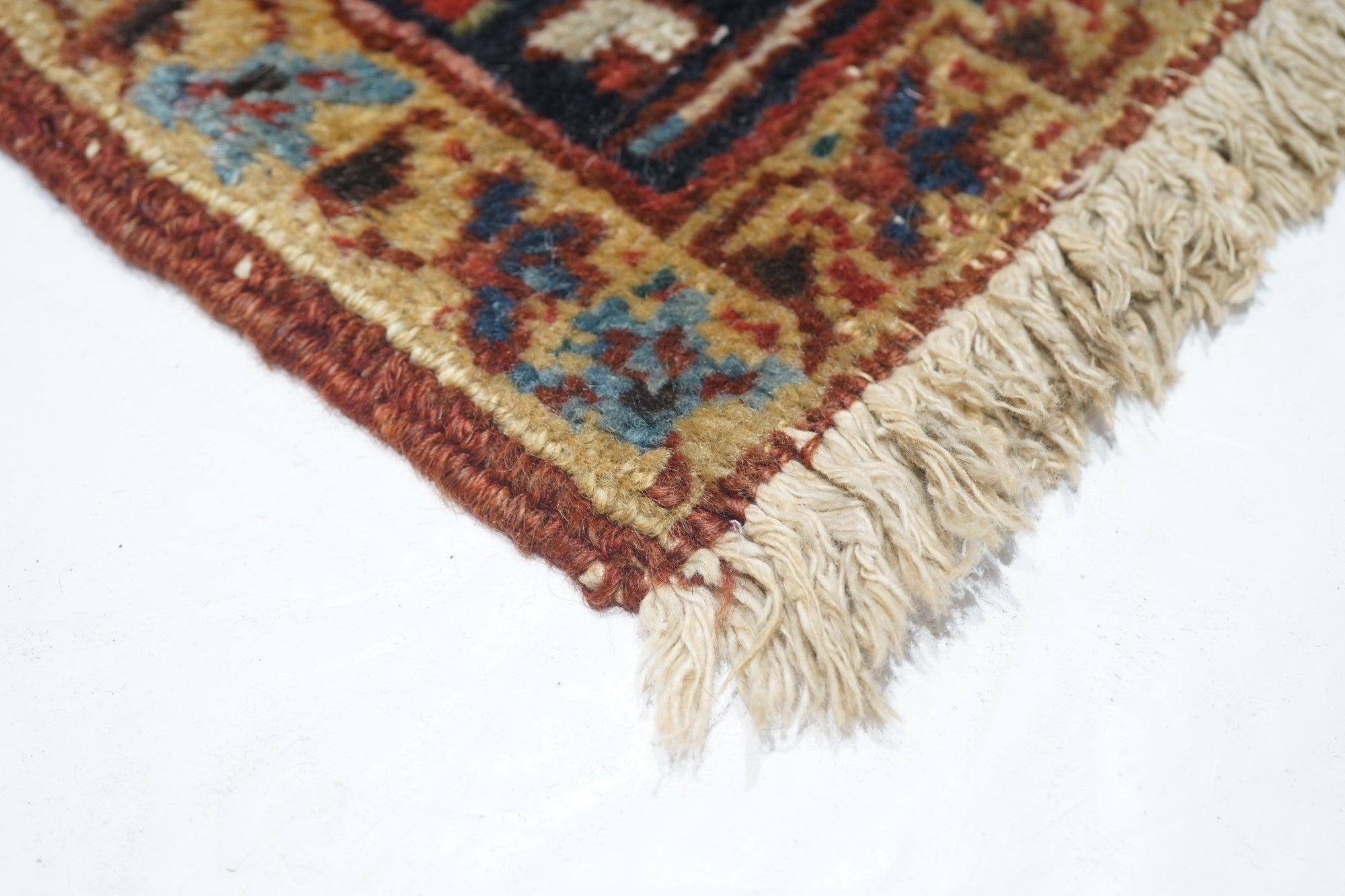 Vintage Heriz Rug 7'4'' x 10'8'' In Good Condition For Sale In New York, NY