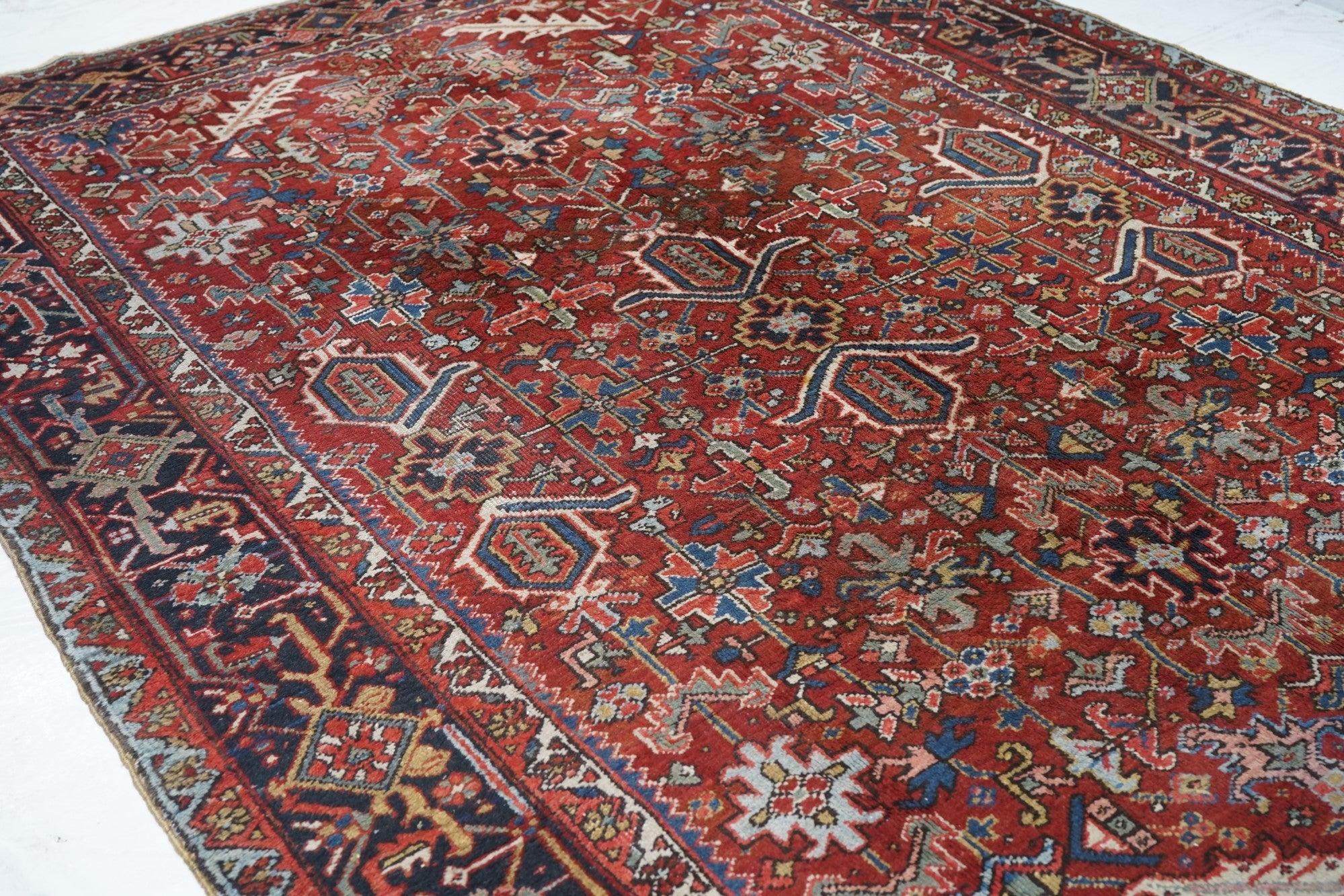 Vintage Heriz Rug 7'5'' x 10'6'' In Good Condition For Sale In New York, NY