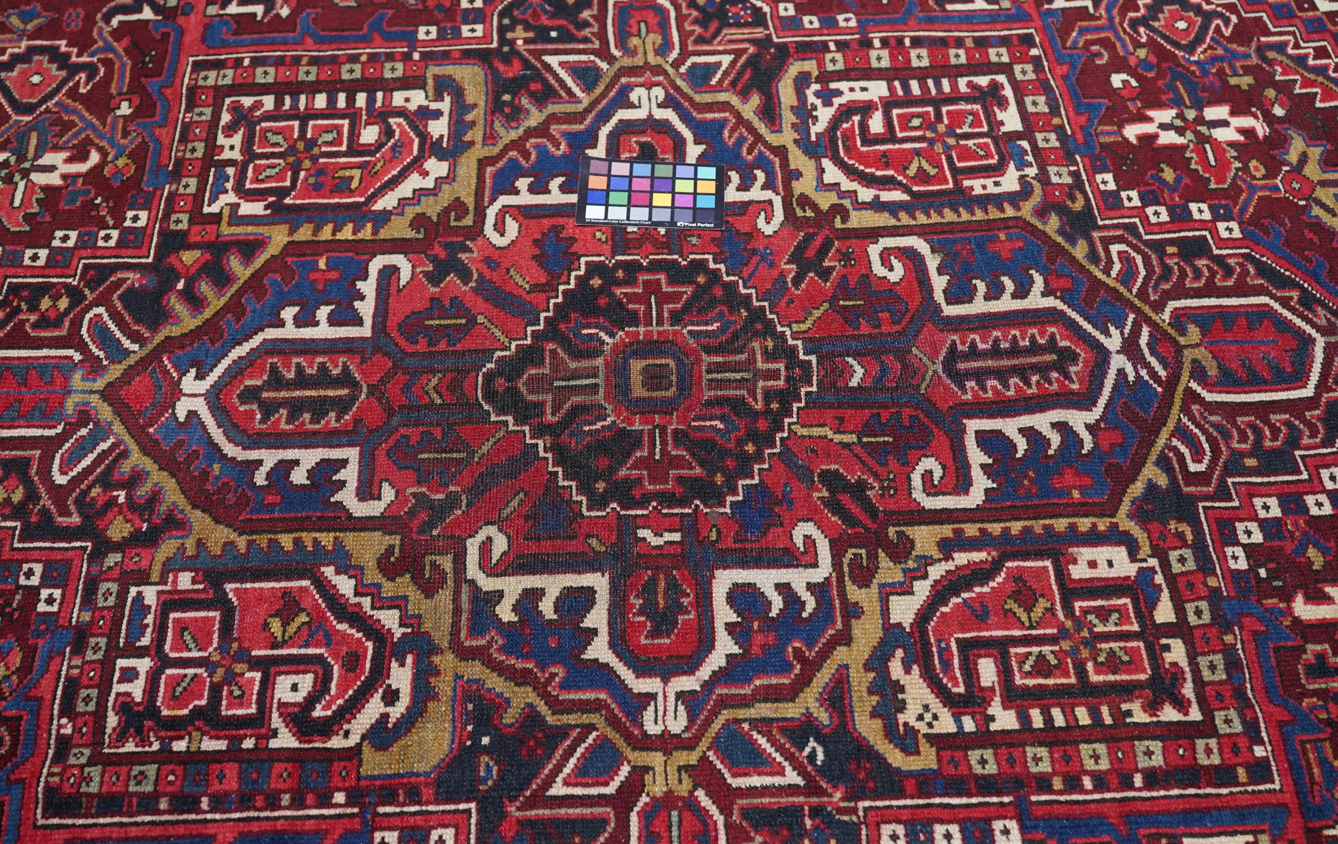 Vintage Heriz Teppich 7'9'' x 10'8'' im Angebot 1
