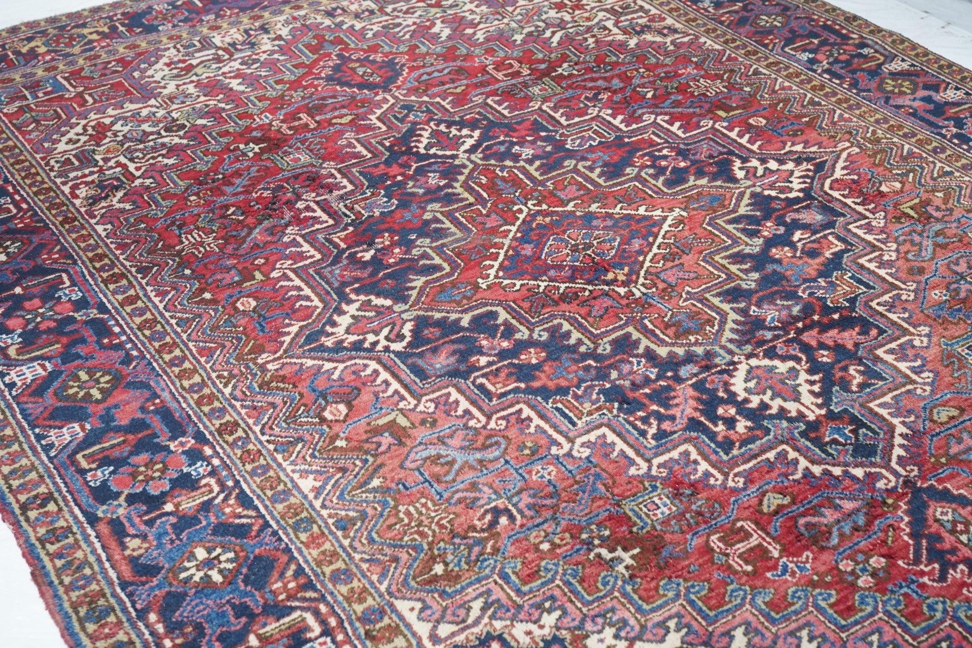 Vintage Heriz Teppich 7'9'' x 11'2'' (Wolle) im Angebot