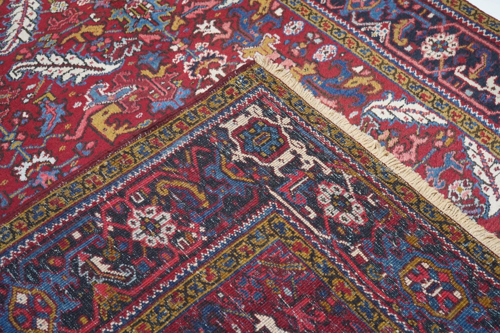 Vintage Heriz Rug 8' x 11'2'' For Sale 5