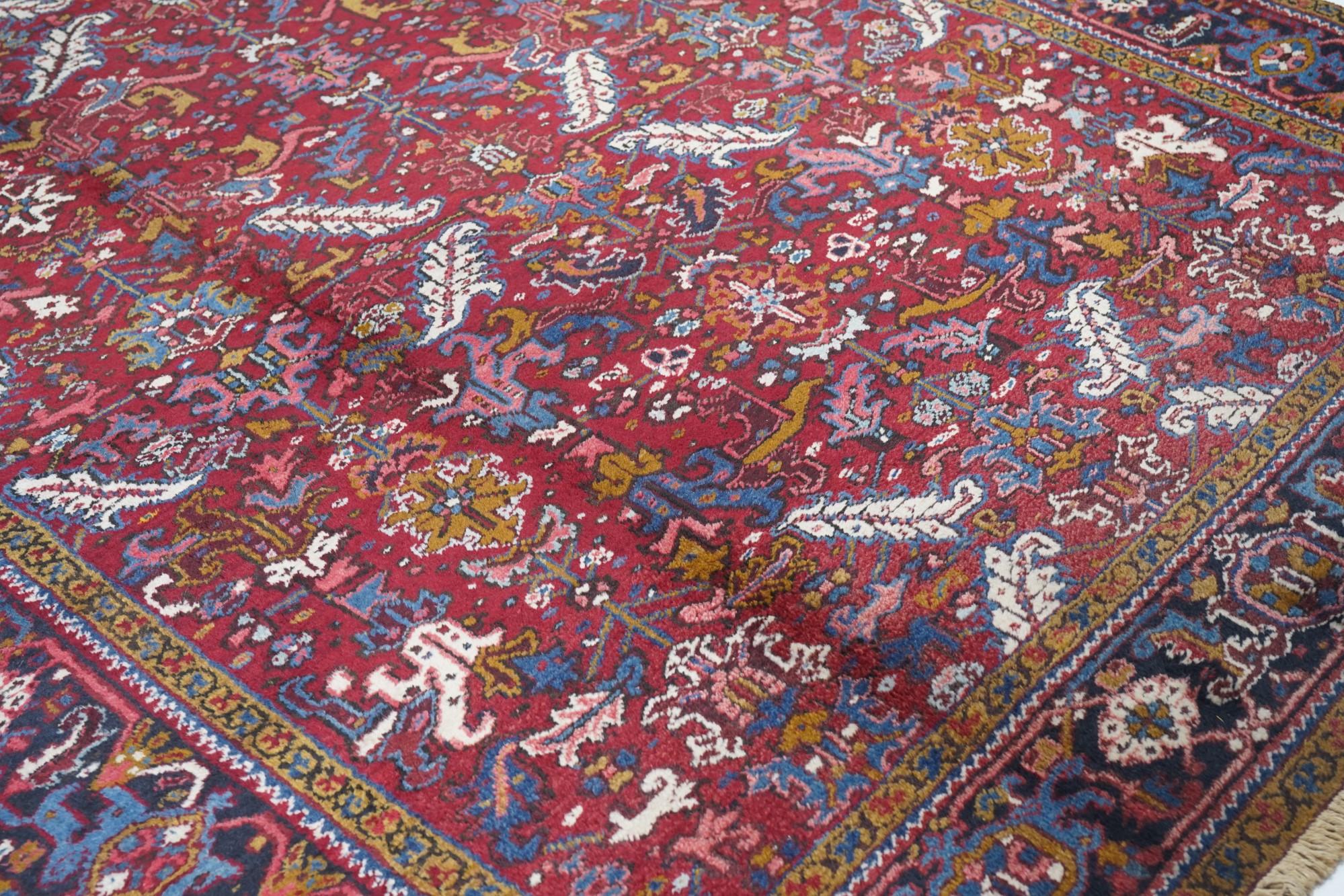 Metà XX secolo Tappeto Vintage Heriz 8' x 11'2'' in vendita