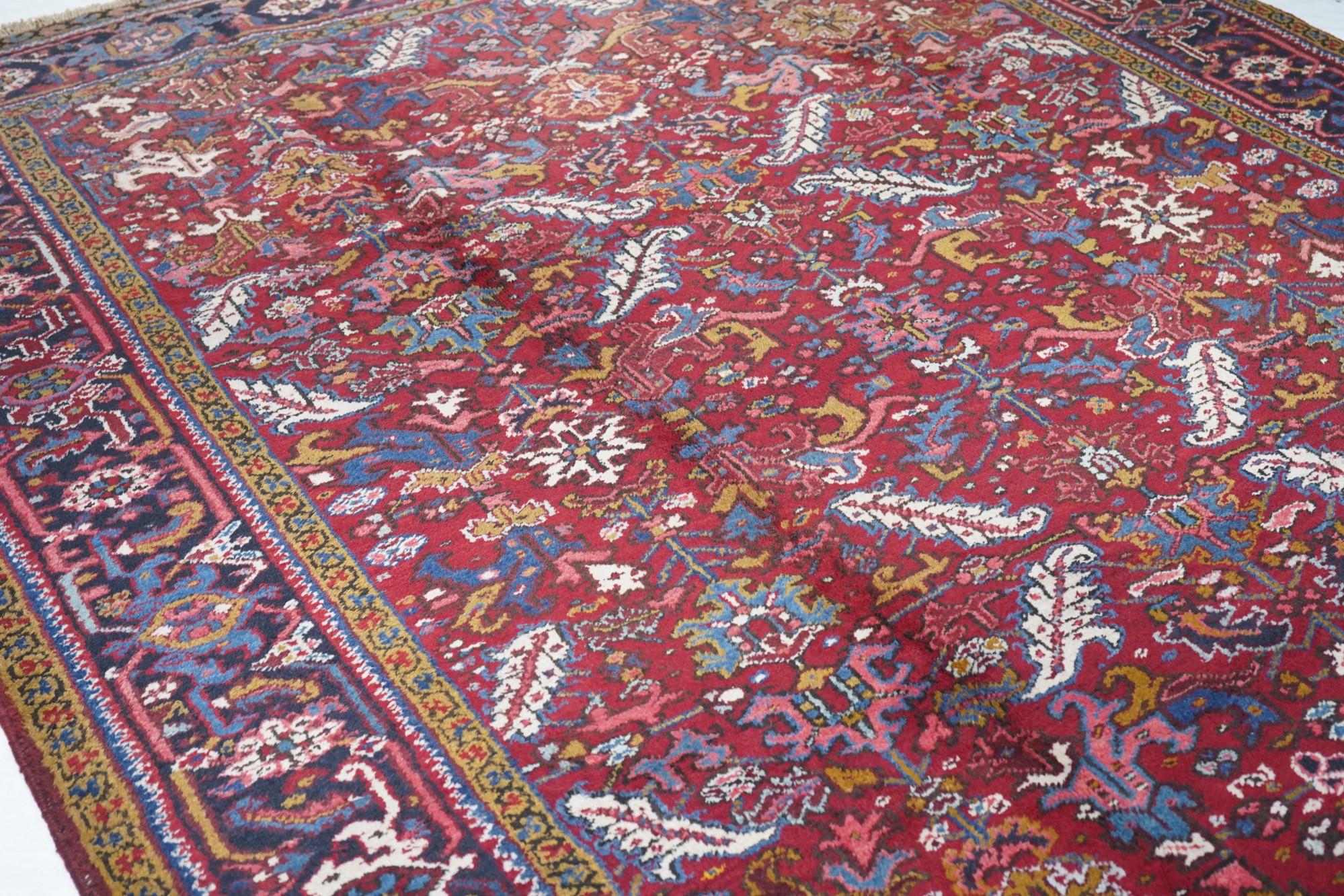 Vintage Heriz Rug 8' x 11'2'' For Sale 1