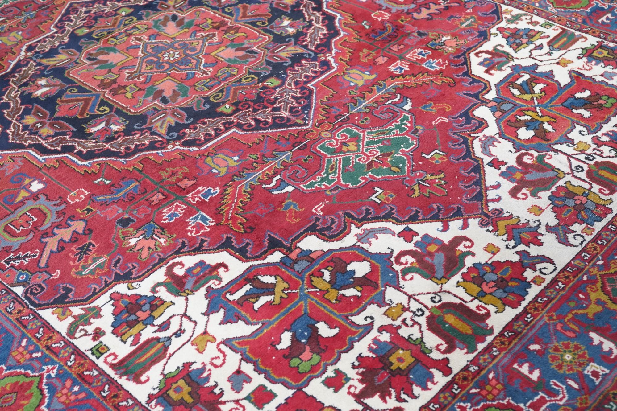 Metà XX secolo Tappeto Vintage Heriz 8'2'' x 11'0'' in vendita