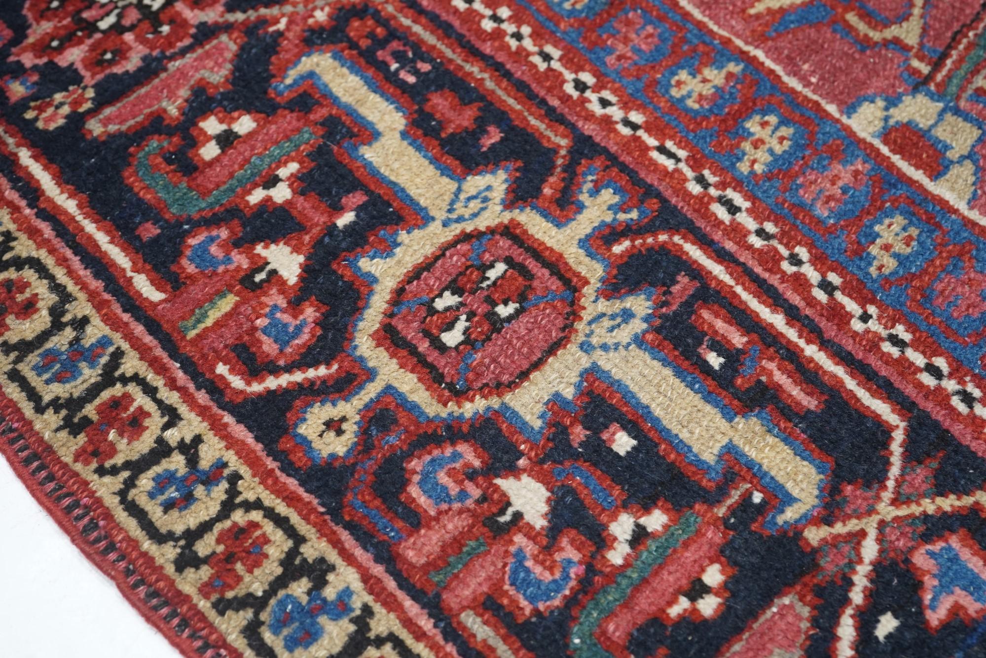 Vintage Heriz Rug 8'3'' x 11'2'' In Good Condition For Sale In New York, NY