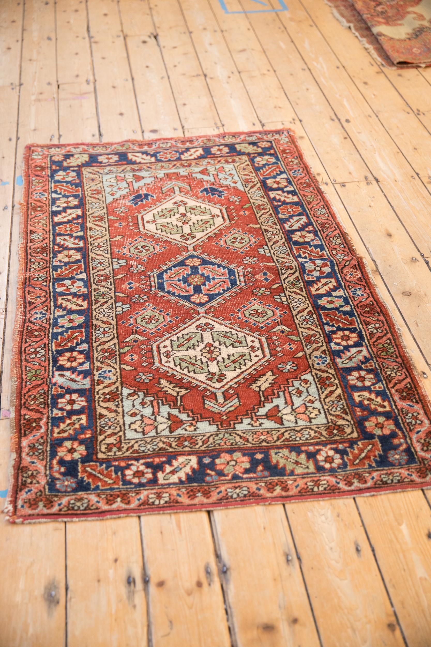 Vintage Heriz Rug In Good Condition For Sale In Katonah, NY
