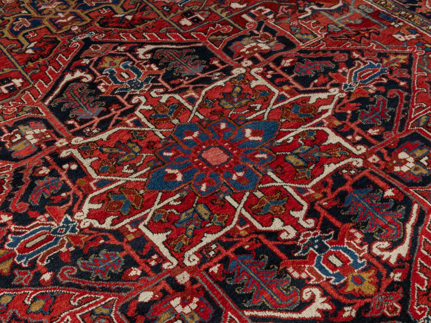 Heriz-Teppich aus 100 % Wolle, handgefertigt (Mitte des 18. Jahrhunderts) im Angebot