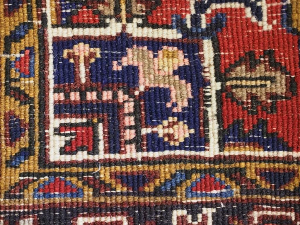 Vintage Heriz Rug Of Traditional Design, Scarce Small Size, About 60 Years Old In Excellent Condition For Sale In Moreton-In-Marsh, GB