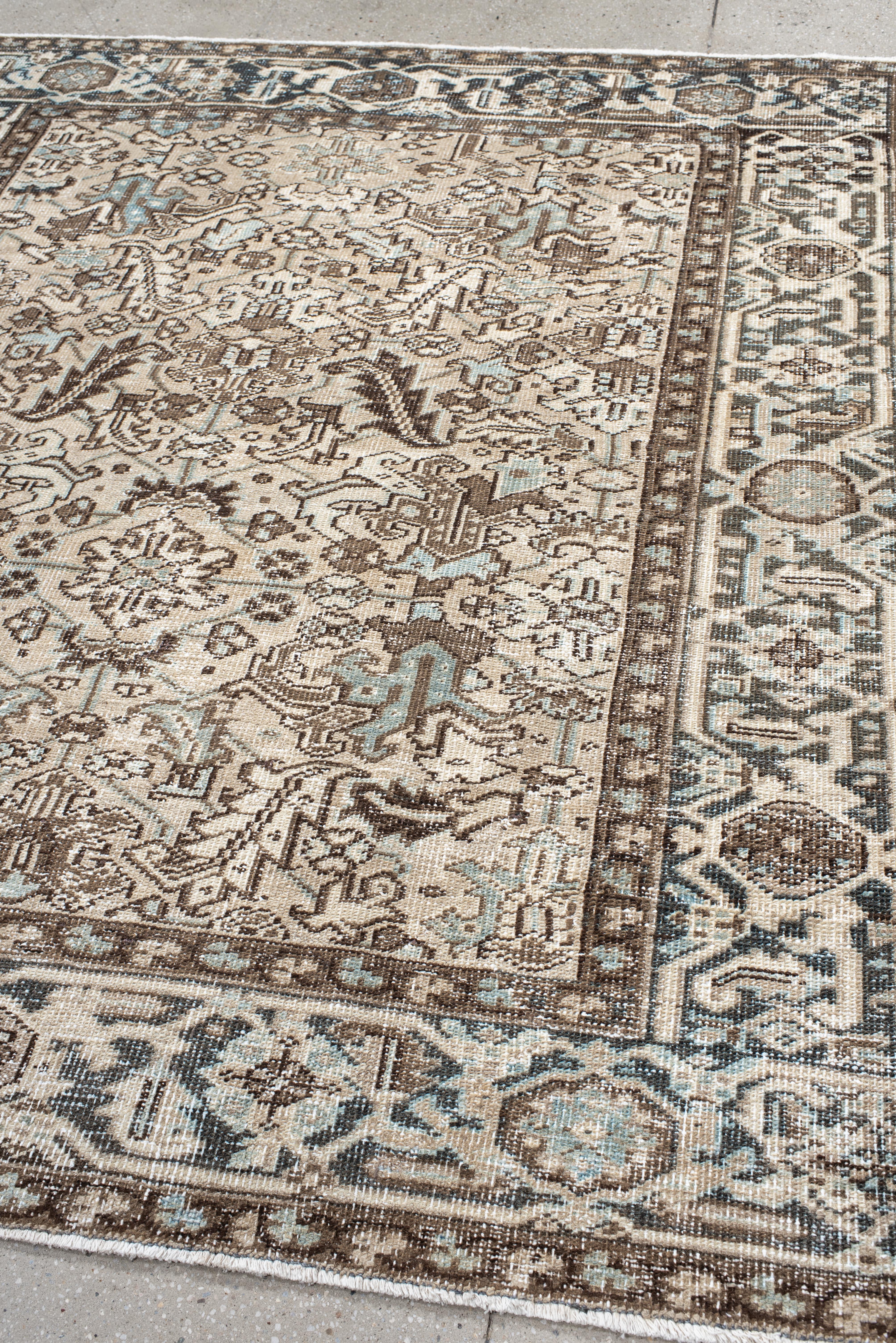 Alfombra Heriz Vintage con Campo Crema y Acentos Azul Cielo en venta 2