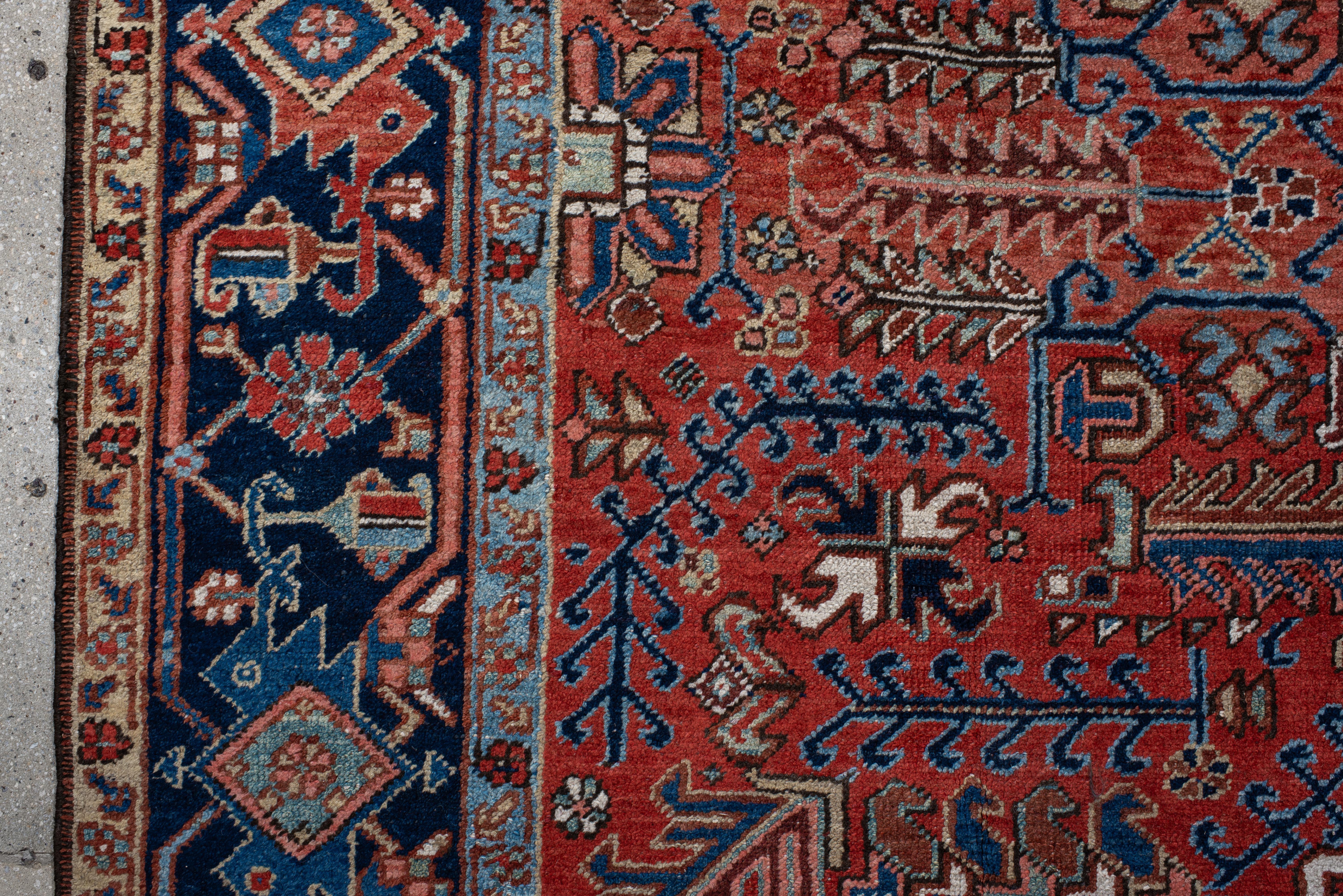 Alfombra Heriz Vintage con Campo de Terracota y Detalle de Borde Añil Lana en venta
