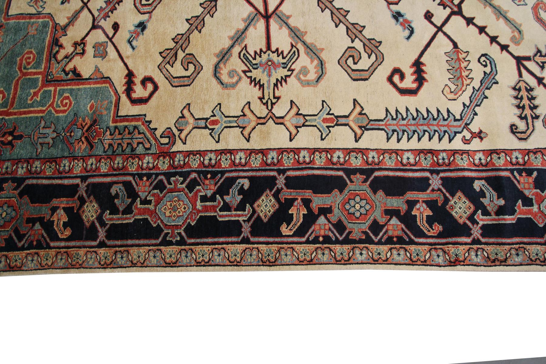 Vintage Heriz Serapi Rug Geometric Persian Heriz Rug Ivory Rug Handmade For Sale 4