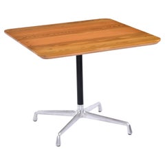 Table Eames vintage Herman Miller 32 carrées avec plateau en bois massif