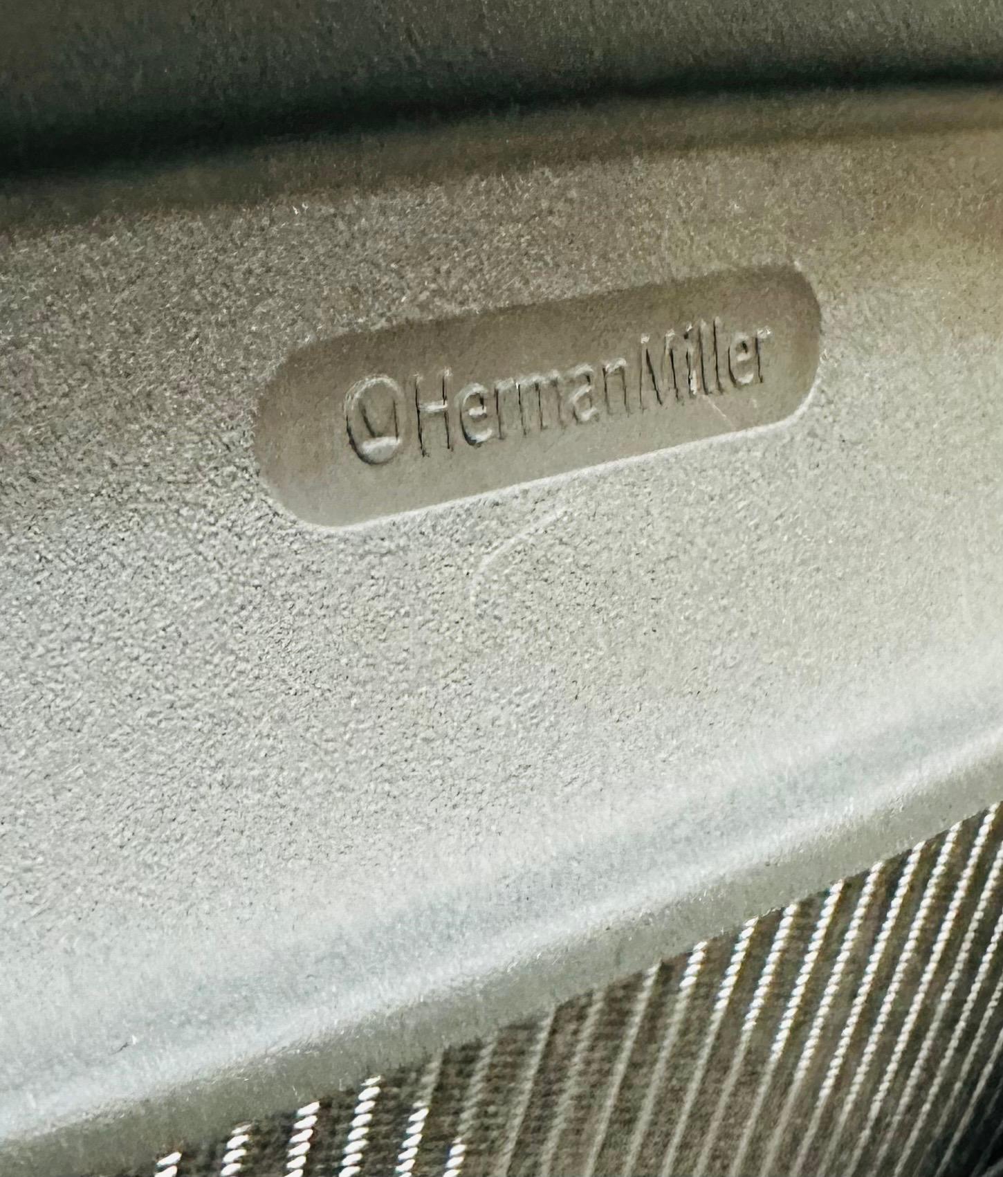 Vintage Herman Miller Aeron Office Desk Chair In Good Condition For Sale In Clarksboro, NJ