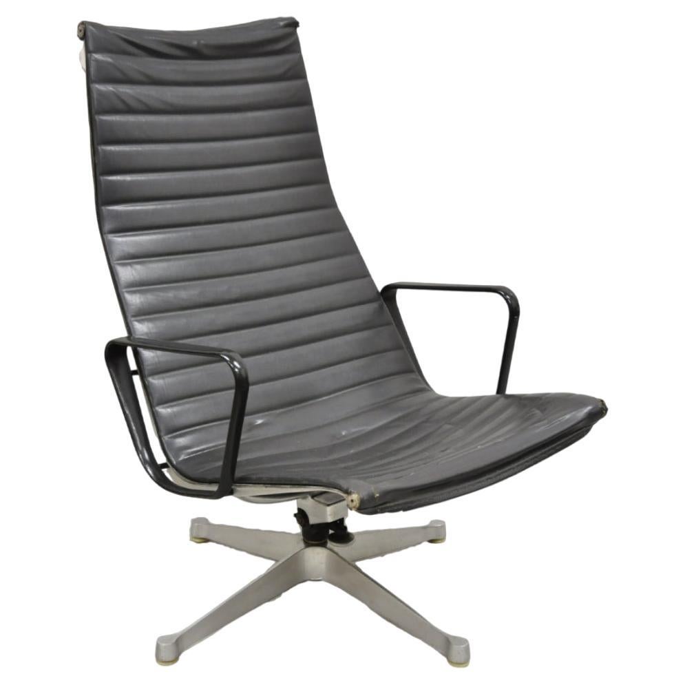 Chaise de groupe vintage Herman Miller Charles and Ray Eames Design pivotante en aluminium 