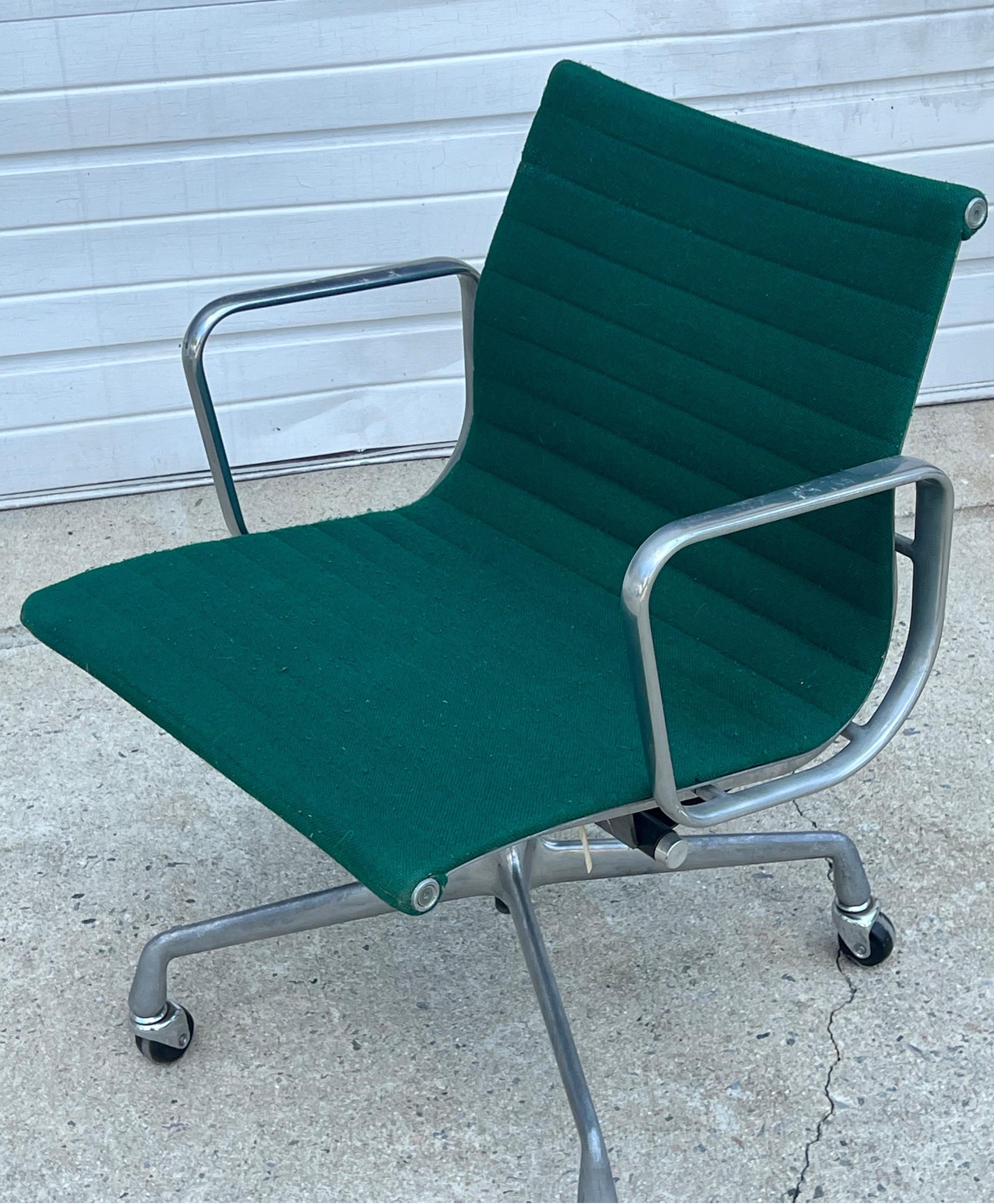 Aluminum Group task chair in green designed by Charles and Ray Eames for Herman Miller. Original green color upholstery. No rips or tears, but definitely used and shows wear appropriate with age. Plenty of life left and perfect for an office space.