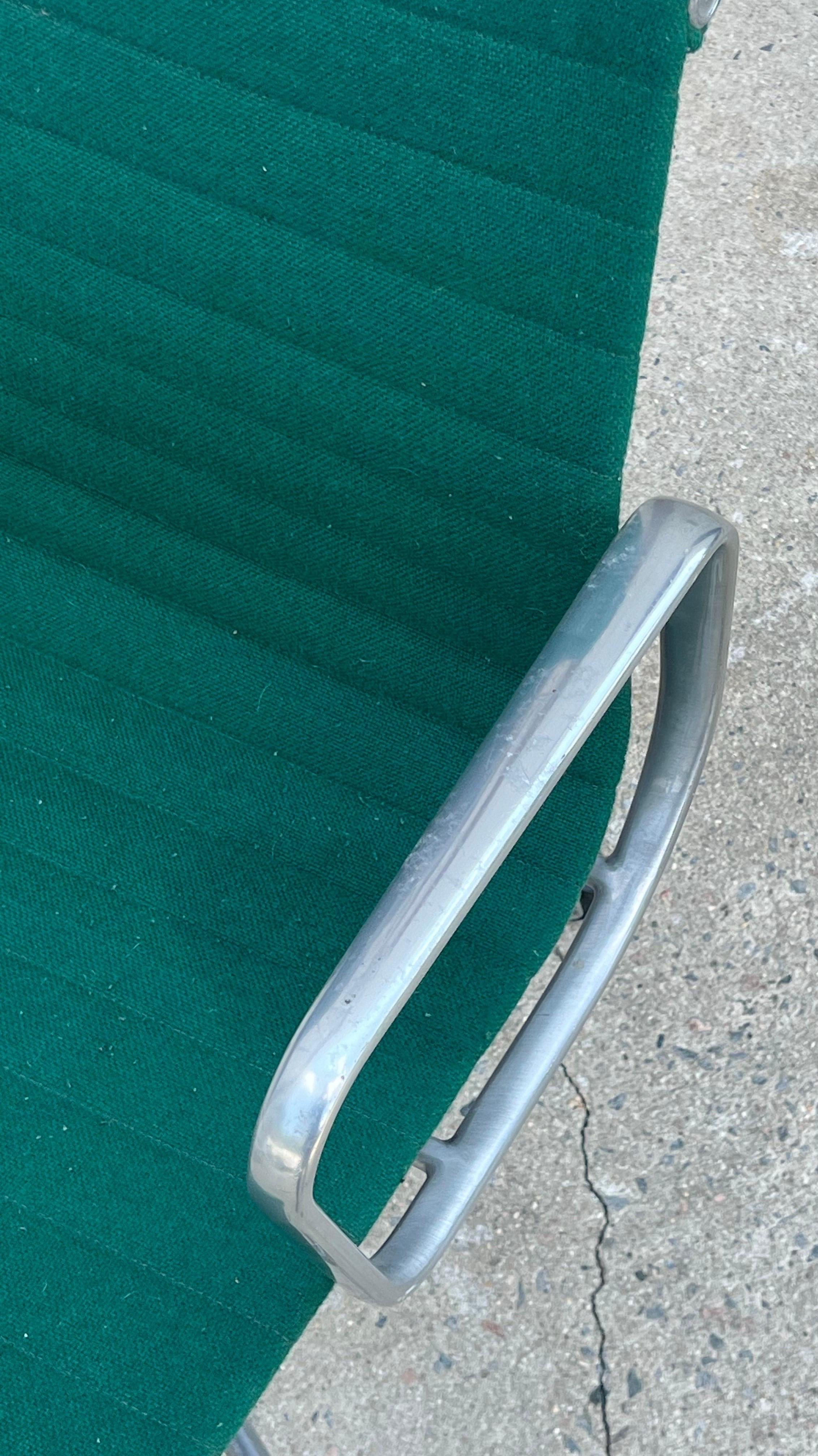 Mid-Century Modern Vintage Herman Miller Eames Aluminum Group Task Chair