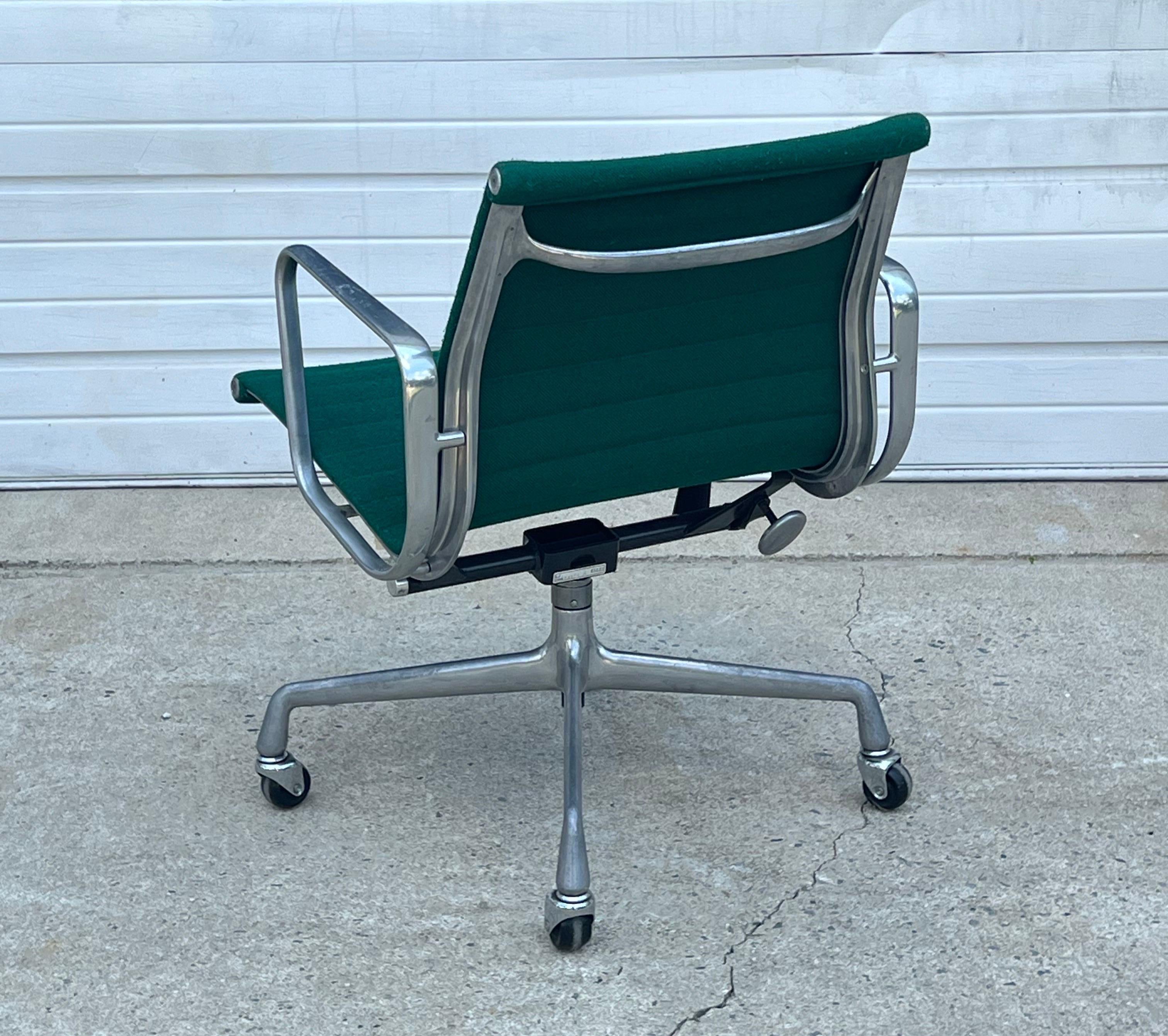 American Vintage Herman Miller Eames Aluminum Group Task Chair